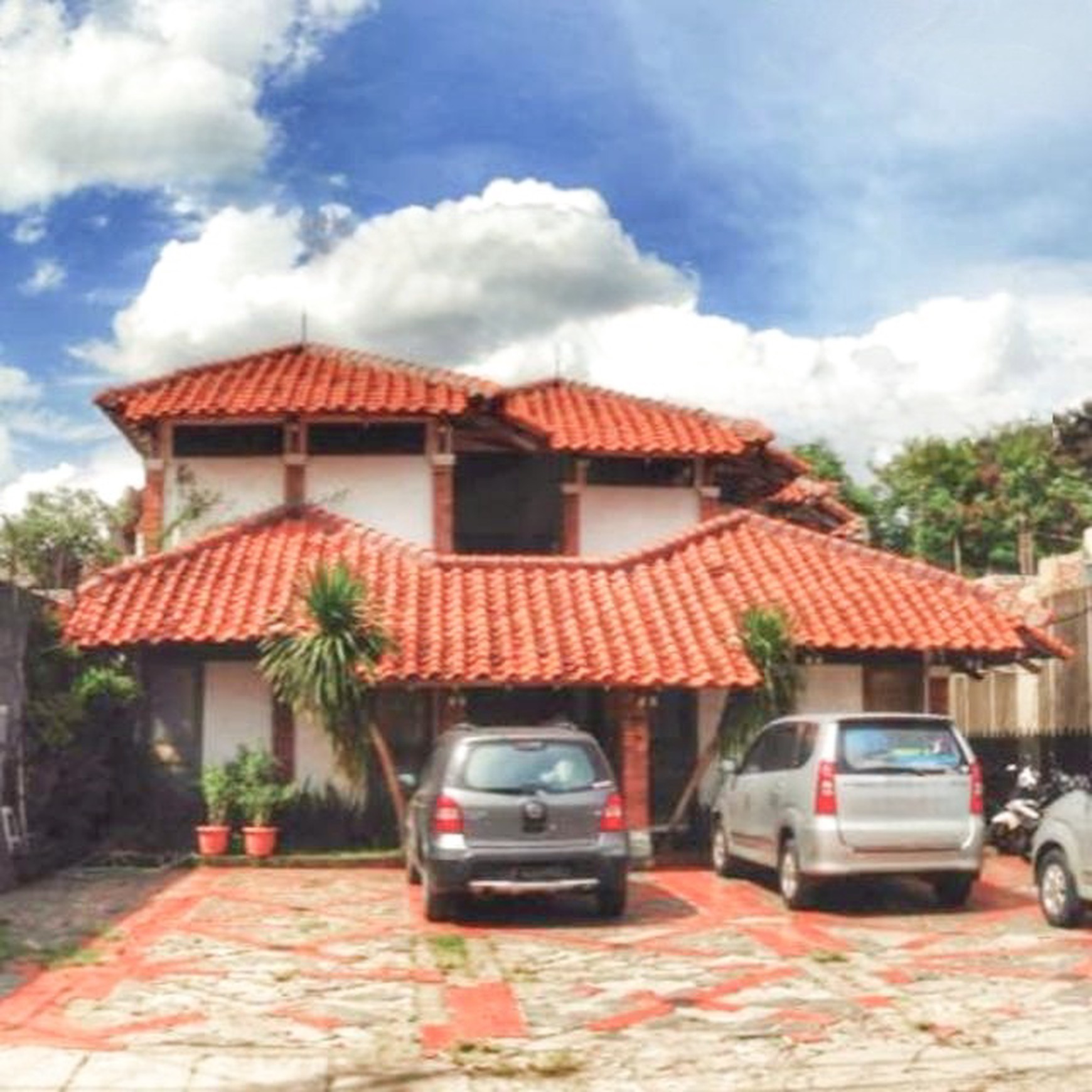 Rumah / Kantor luas di Mampang Prapatan -.cocok untuk usaha, bisa juga untuk hunian
