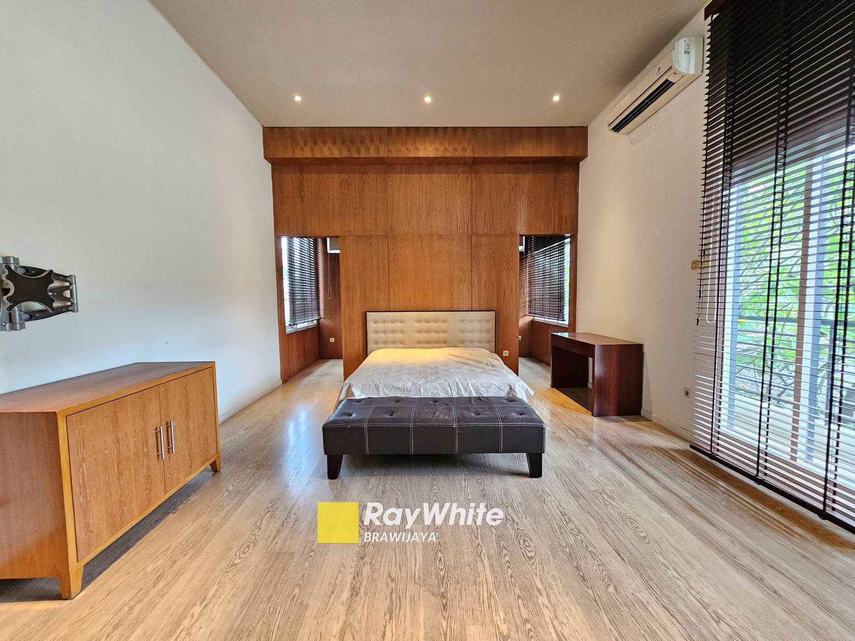 Townhouse di Bangka IX, Jakarta Selatan, Dalam Cluster, Bebas Banjir, 2 km ke Kemang