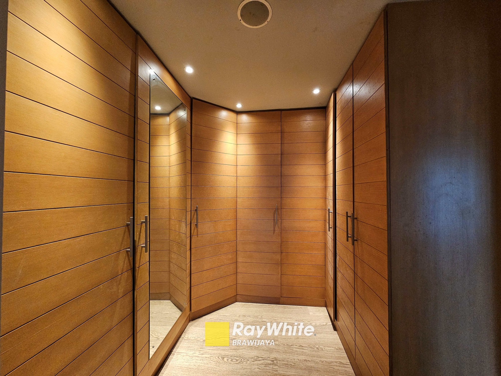 Townhouse di Bangka IX, Jakarta Selatan, Dalam Cluster, Bebas Banjir, 2 km ke Kemang