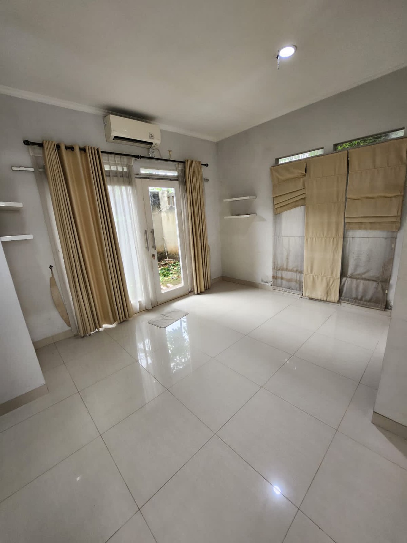 Rumah Siap Huni dengan Hunian Nyaman dan Asri di Ciputat