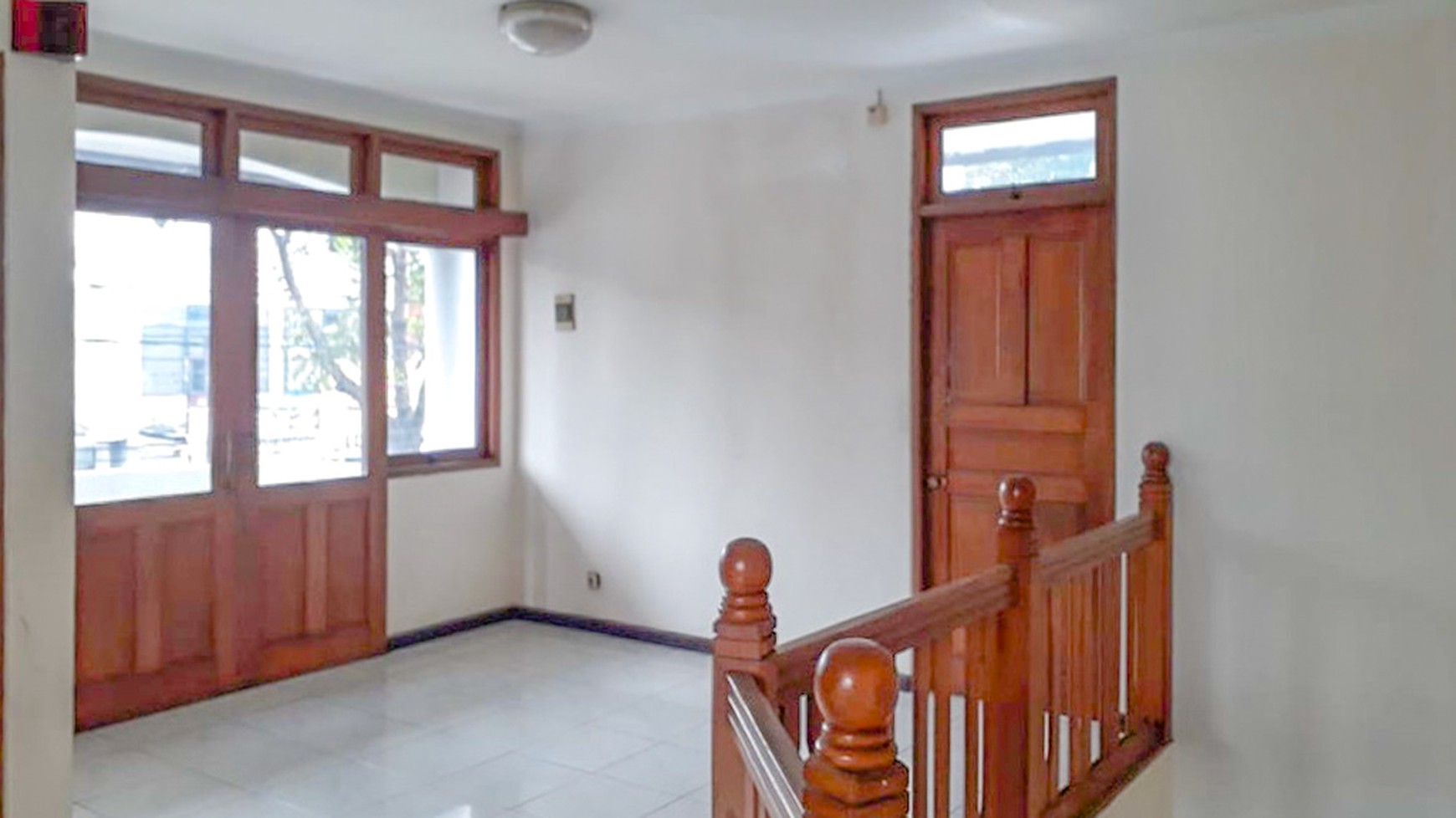 RUMAH STRATEGIS UNTUK USAHA DI AREA KULINER BINTARO, AKSES MUDAH DARI BSD CITY, GADING SERPONG