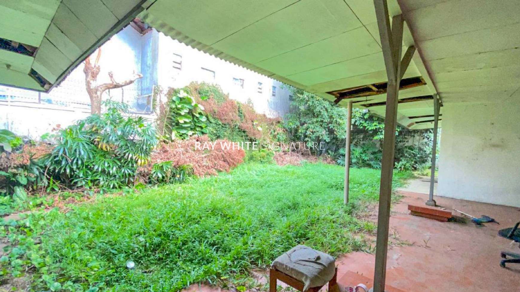 Rumah Tua Cocok Untuk Bisnis di Jl Raya Jatiwaringin 