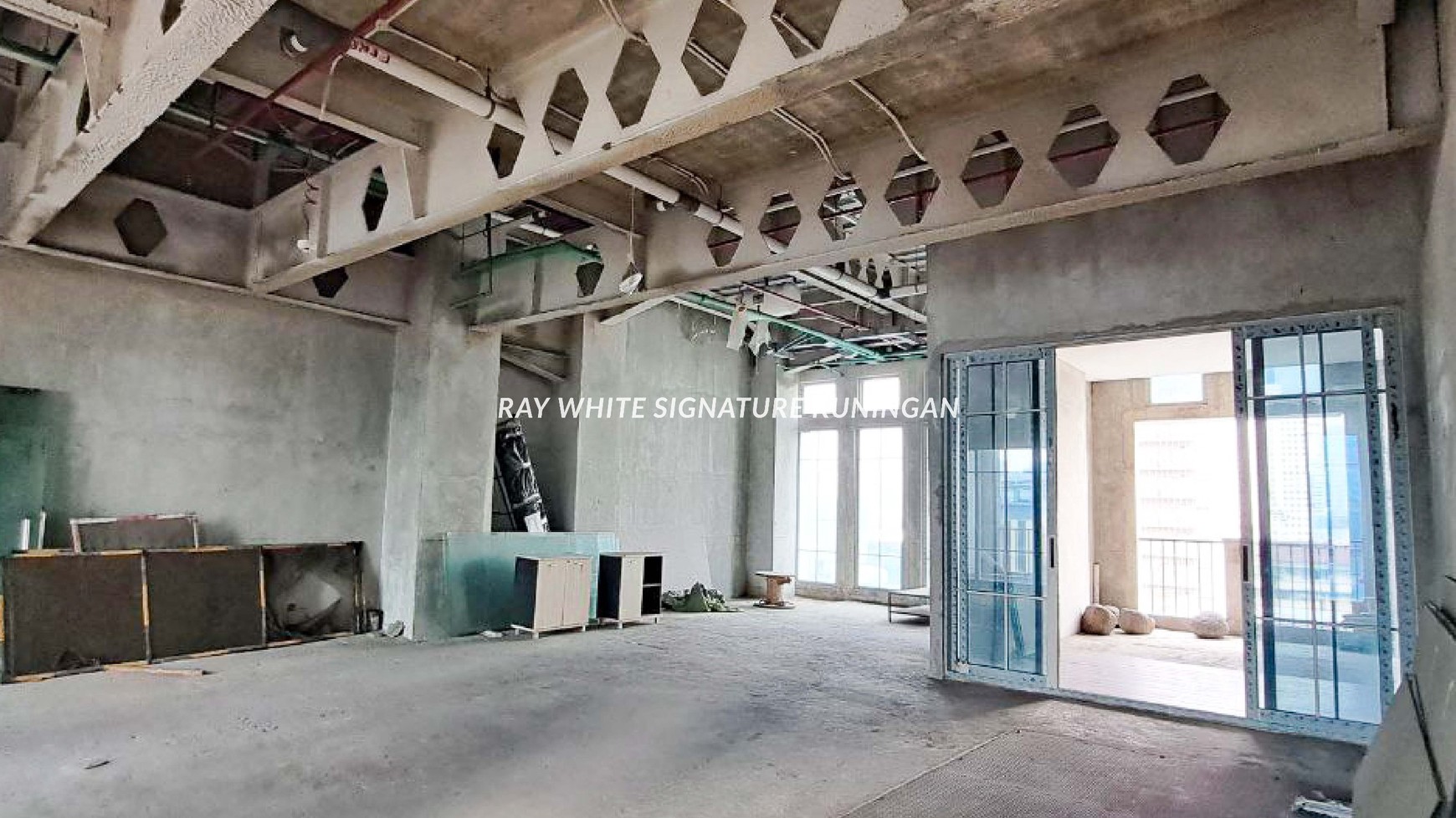 Jual Gedung Komersial Strategis di Sudirman