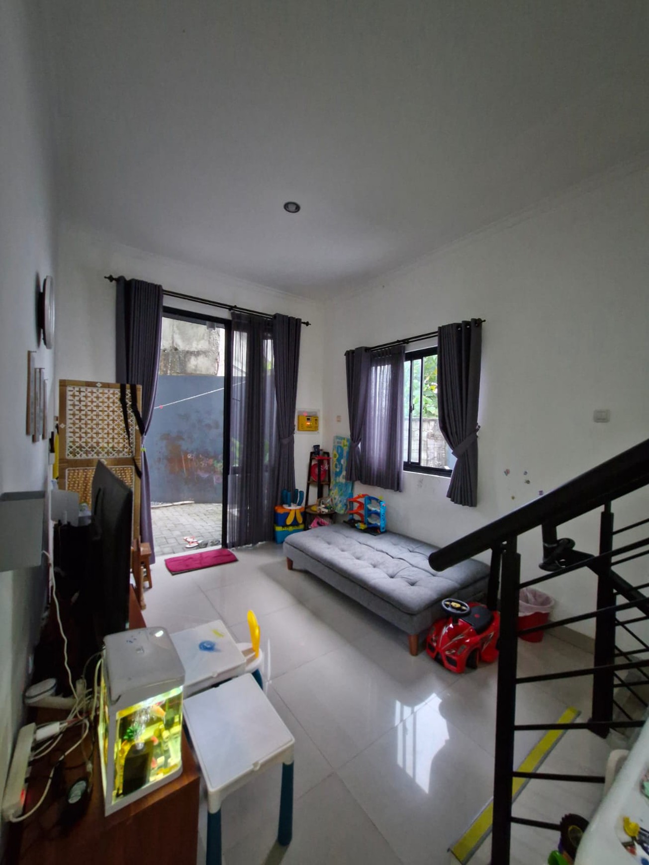 Rumah Minimalis Modern Dalam Cluster 2,5 Lantai Siap Huni Di Serpong