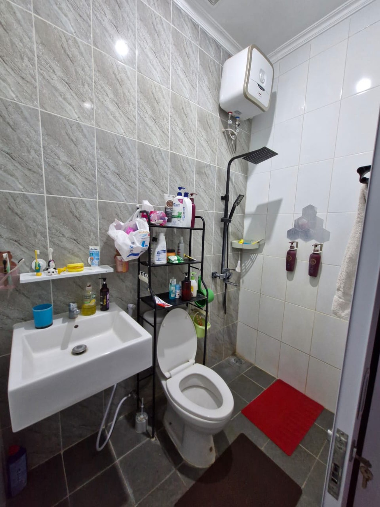 Rumah Minimalis Modern Dalam Cluster 2,5 Lantai Siap Huni Di Serpong