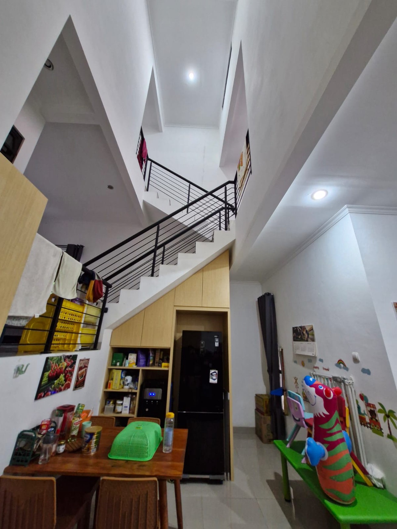 Rumah Minimalis Modern Dalam Cluster 2,5 Lantai Siap Huni Di Serpong
