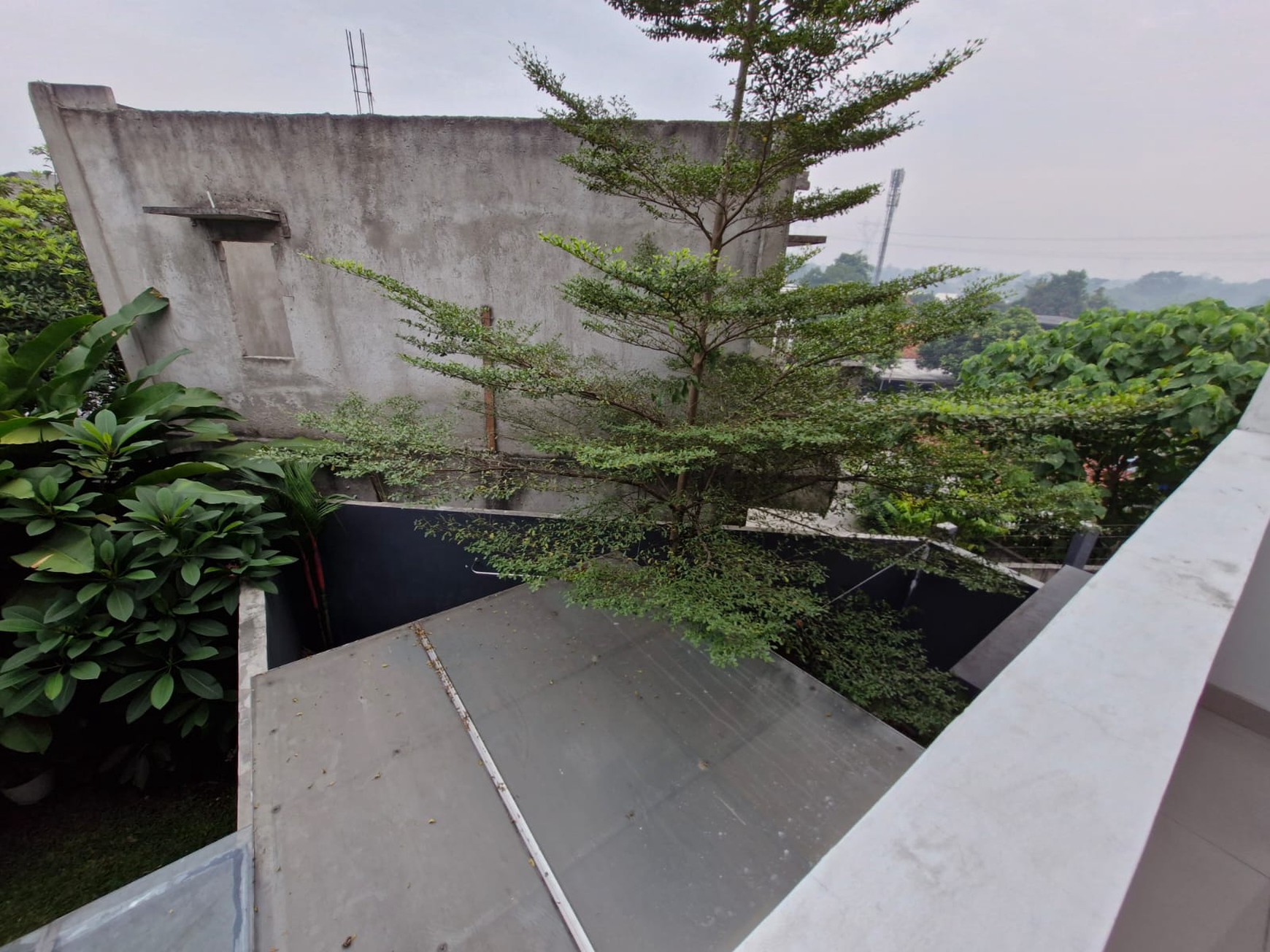 Rumah Minimalis Modern Dalam Cluster 2,5 Lantai Siap Huni Di Serpong