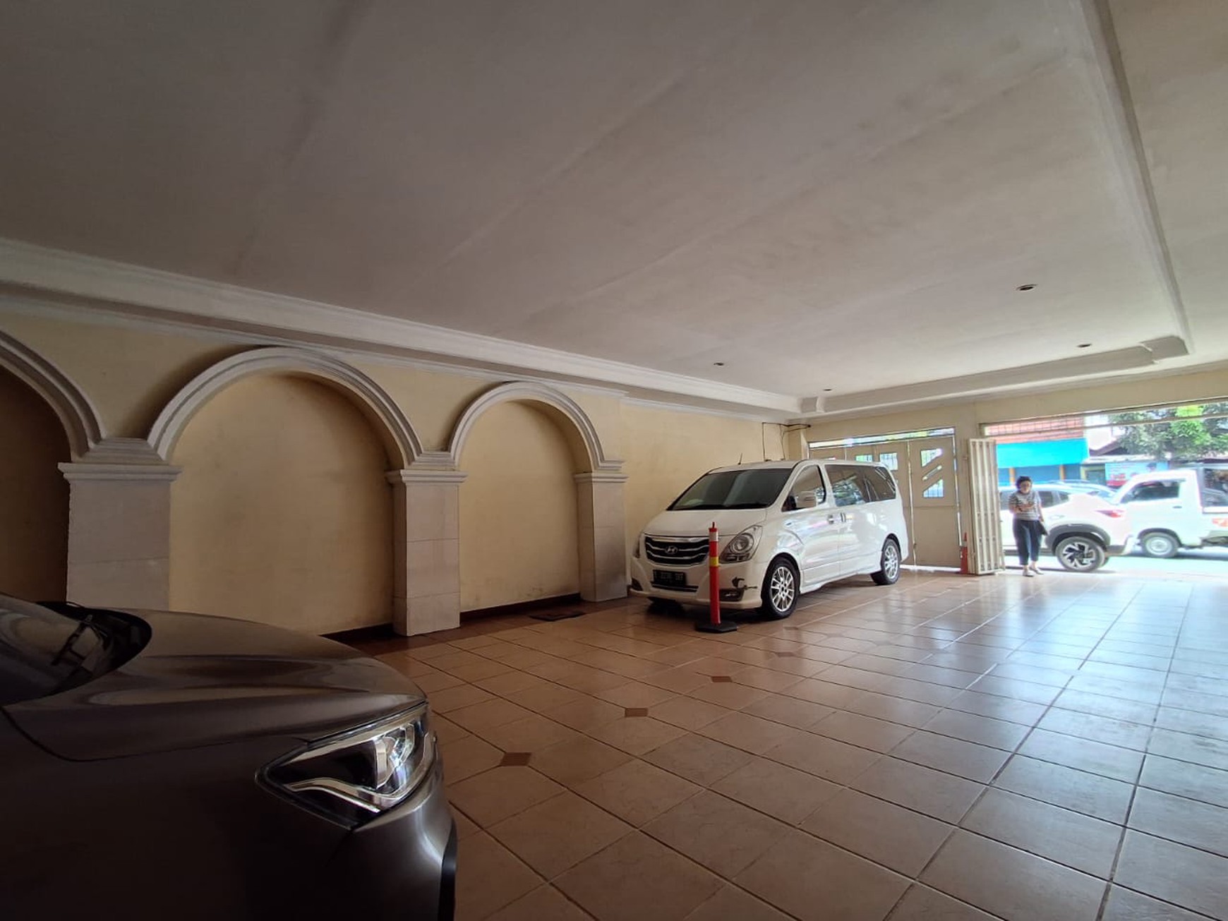 DIJUAL HOTEL HARGA DIBAWAH NJOP COCOK UNTUK "COMMERCIAL BUILDING"
