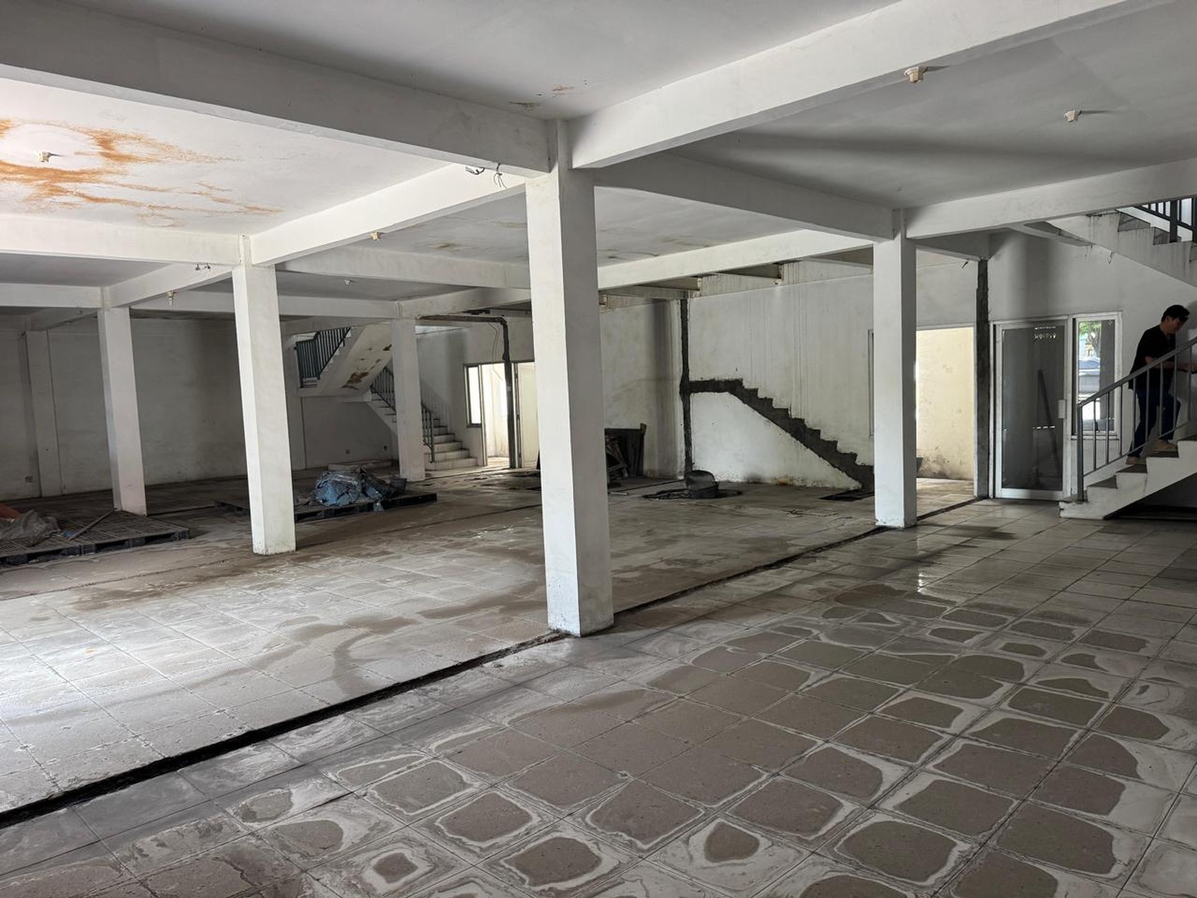 Dijual / Disewakan 4 Ruko Tritan Point - Taman Kletek - Sawunggaling Jemundo Sidoarjo - Parkiran Mobil Luas