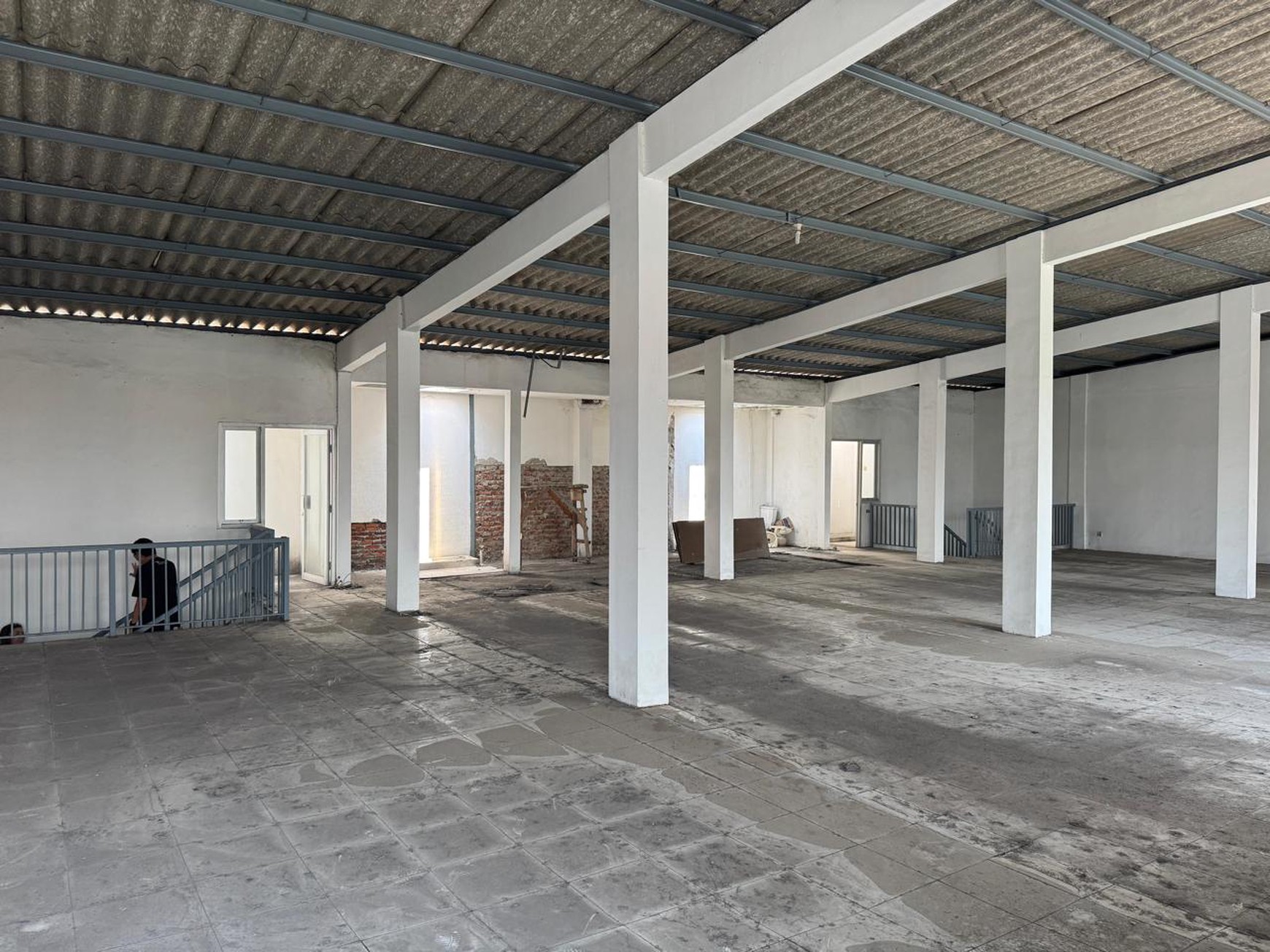 Dijual / Disewakan 4 Ruko Tritan Point - Taman Kletek - Sawunggaling Jemundo Sidoarjo - Parkiran Mobil Luas