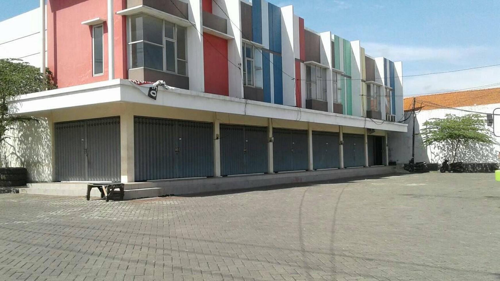 Dijual / Disewakan 4 Ruko Tritan Point - Taman Kletek - Sawunggaling Jemundo Sidoarjo - Parkiran Mobil Luas