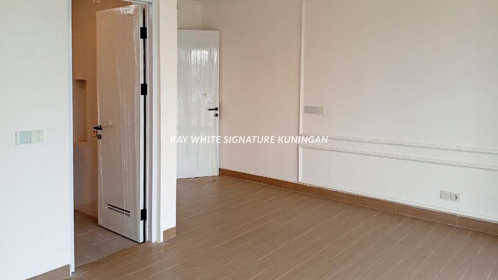 Rumah Brand New Nuansa Eropa di Maison Des Claire Townhouse