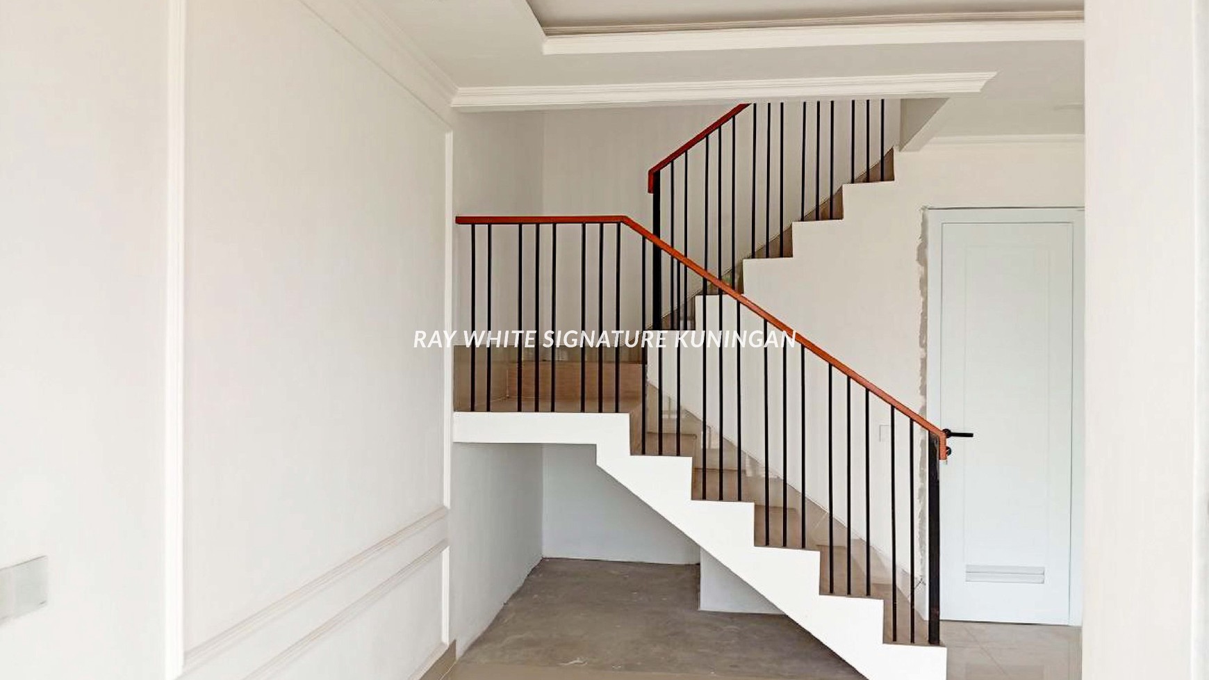 Rumah Brand New Nuansa Eropa di Maison Des Claire Townhouse