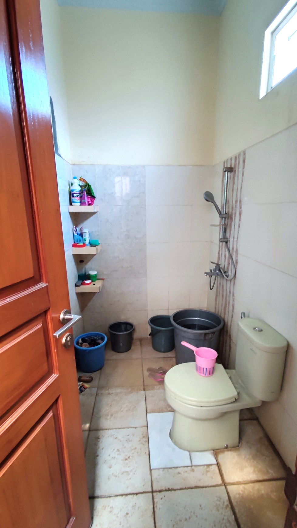 Murah. Rumah 1,5 lantai Harga Menarik Rawabuntu Rawamekarjaya, Serpong