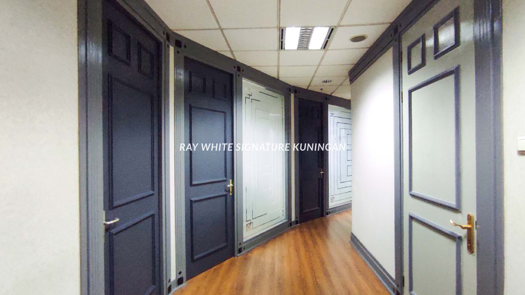 Office Space Mid Floor Fully Renovated at Menara Sudirman