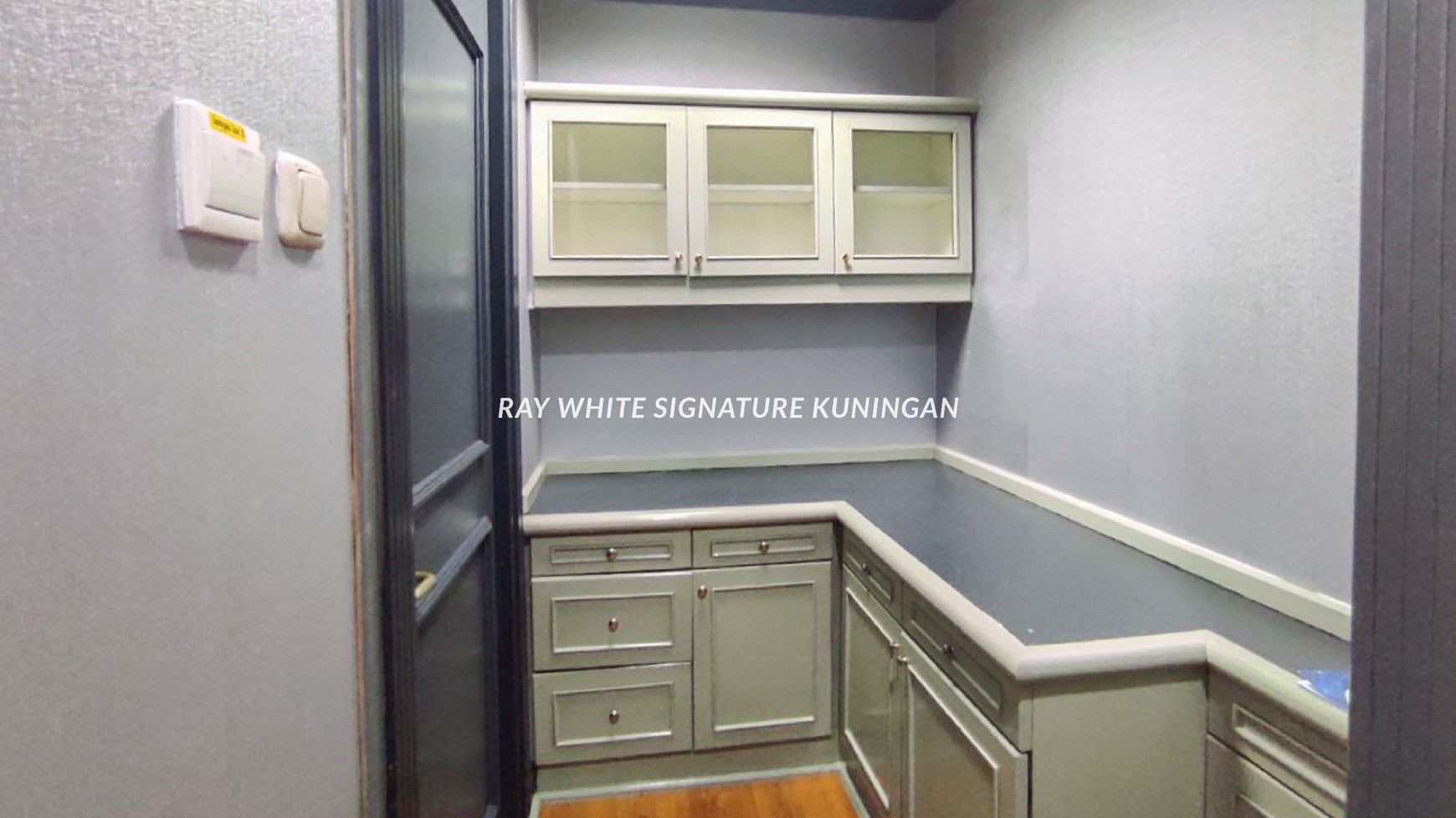 Office Space Mid Floor Fully Renovated at Menara Sudirman