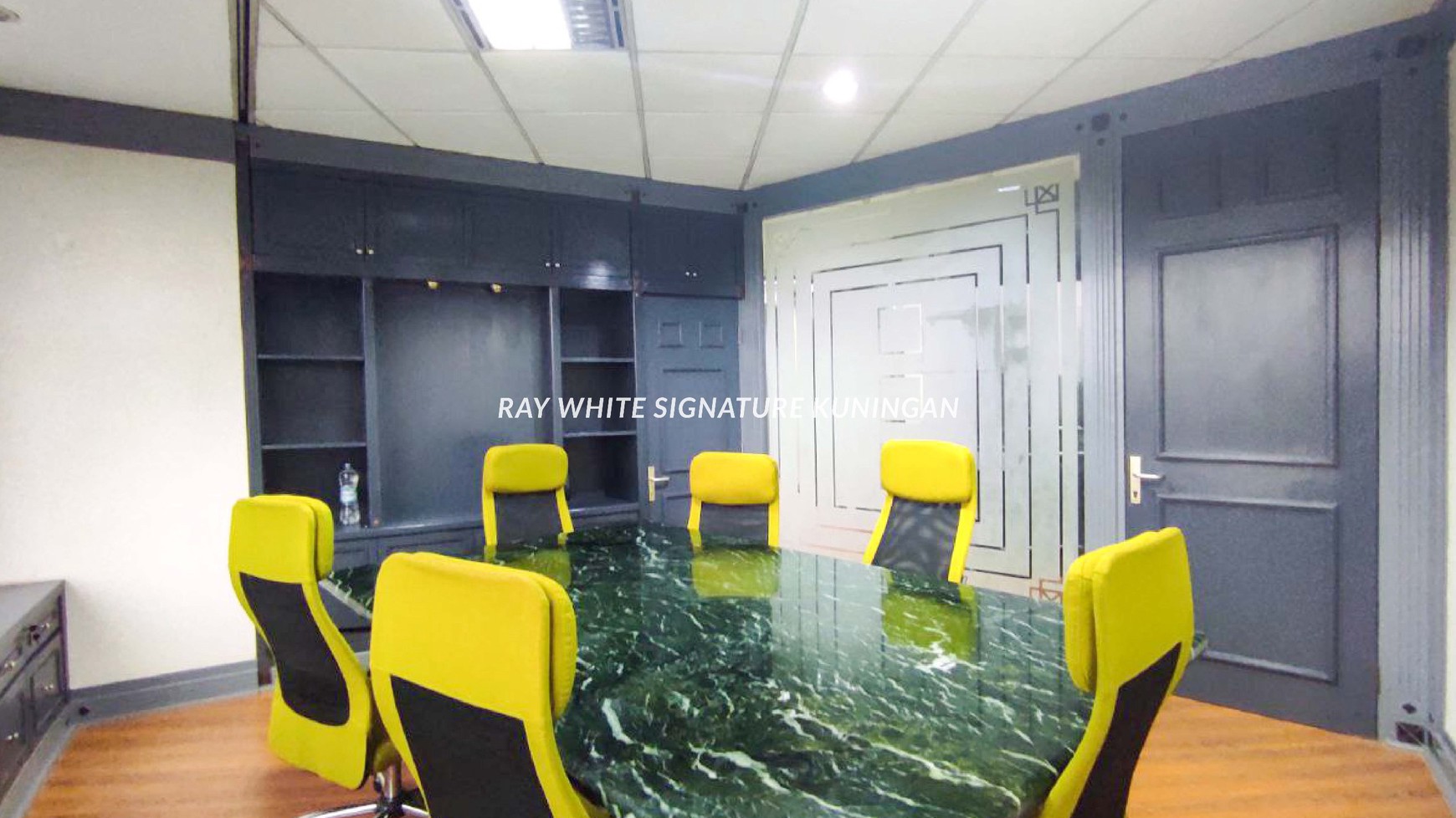Office Space Mid Floor Fully Renovated at Menara Sudirman