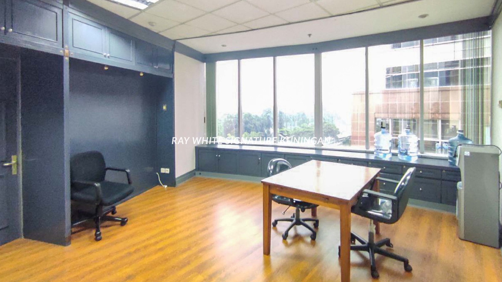 Office Space Mid Floor Fully Renovated at Menara Sudirman