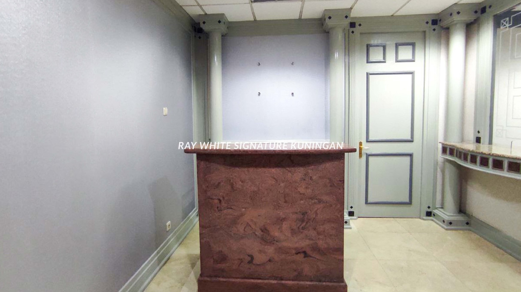 Office Space Mid Floor Fully Renovated at Menara Sudirman