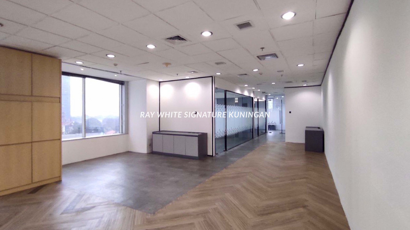 Office Space For Rent Mid Floor Fully Renovated at Menara Sudirman