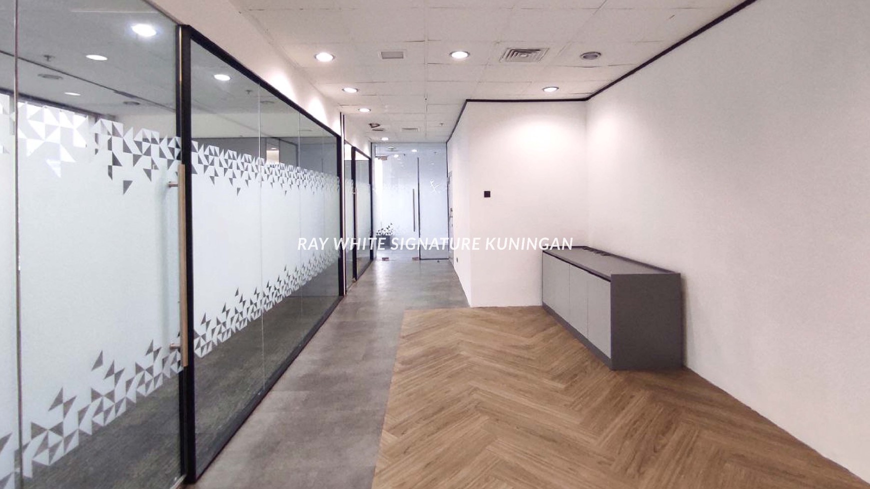Office Space For Rent Mid Floor Fully Renovated at Menara Sudirman