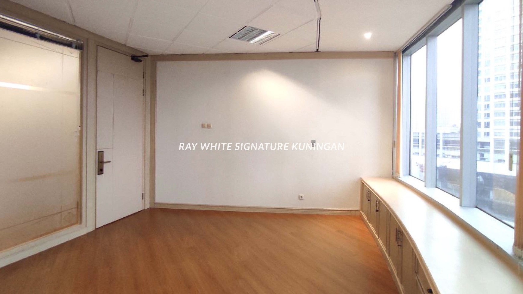 Office Space For Rent Mid Floor Fully Renovated at Menara Sudirman