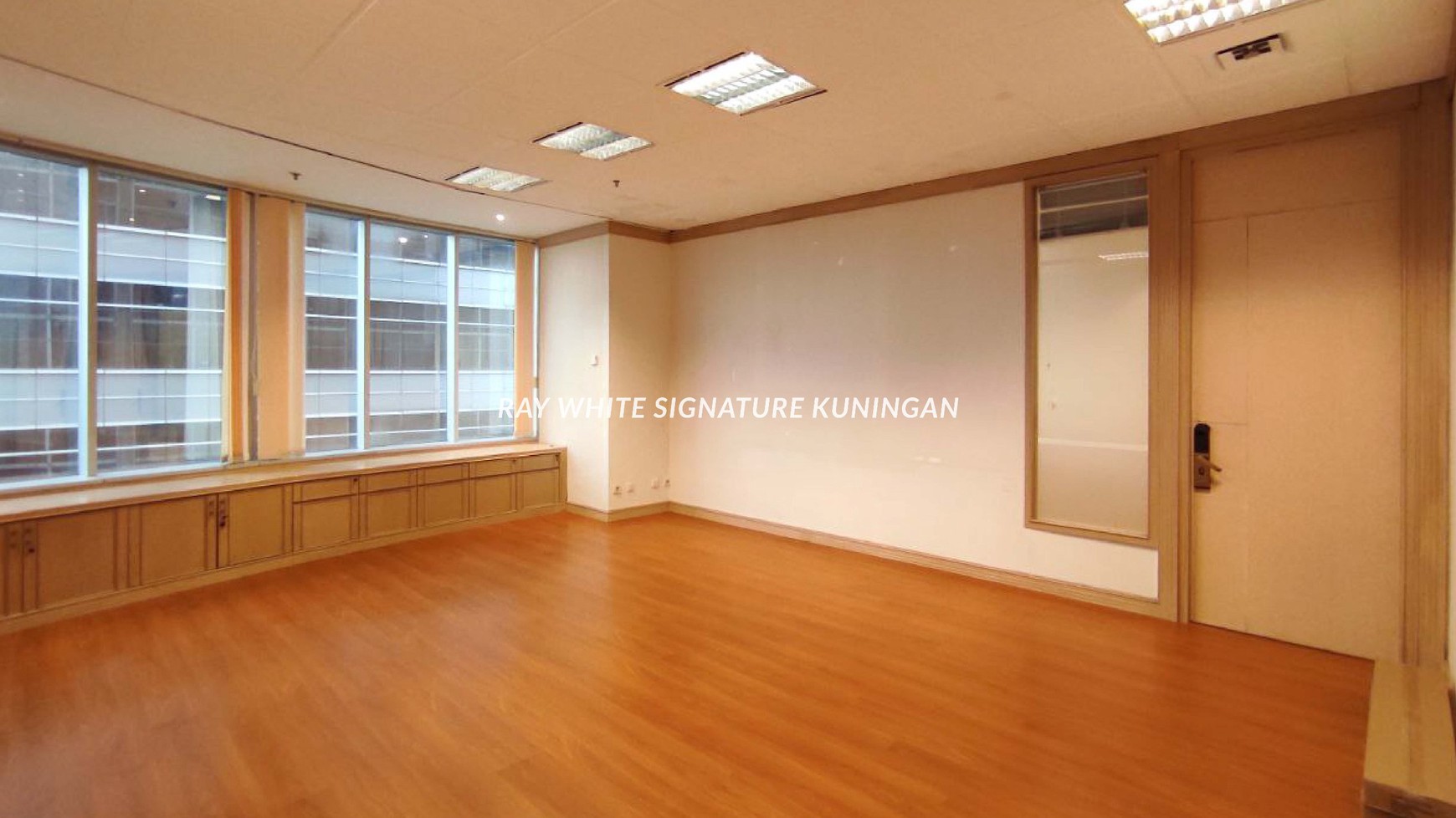 Office Space For Rent Mid Floor Fully Renovated at Menara Sudirman