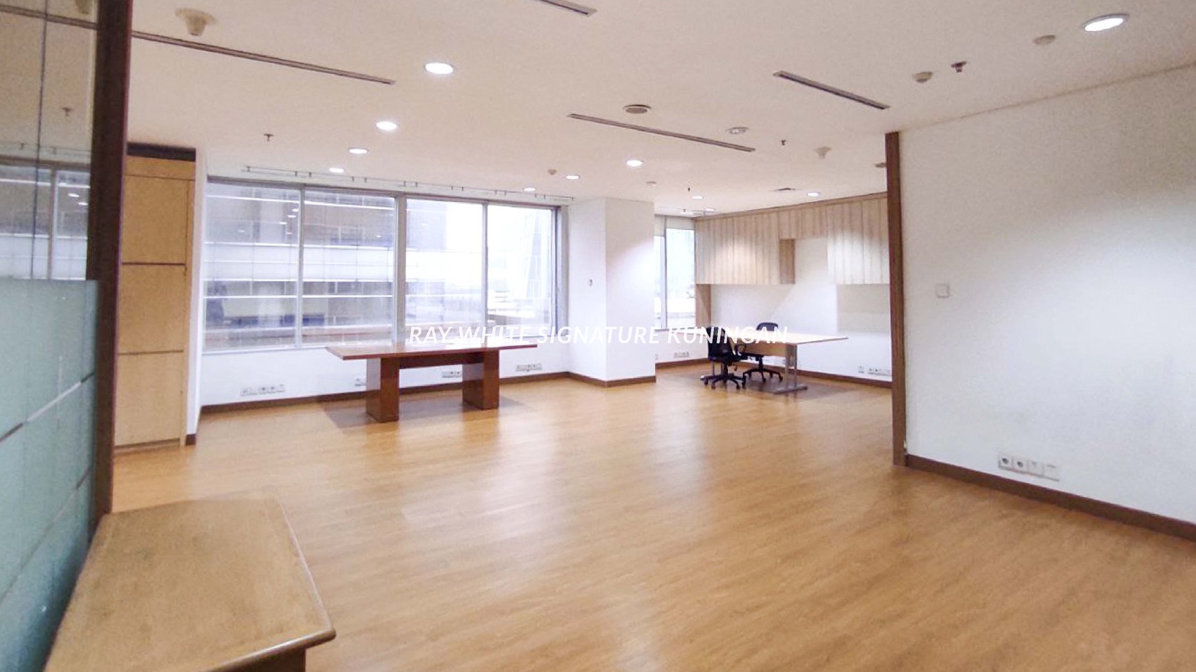 Office Space For Rent Mid Floor New Unit at Menara Sudirman
