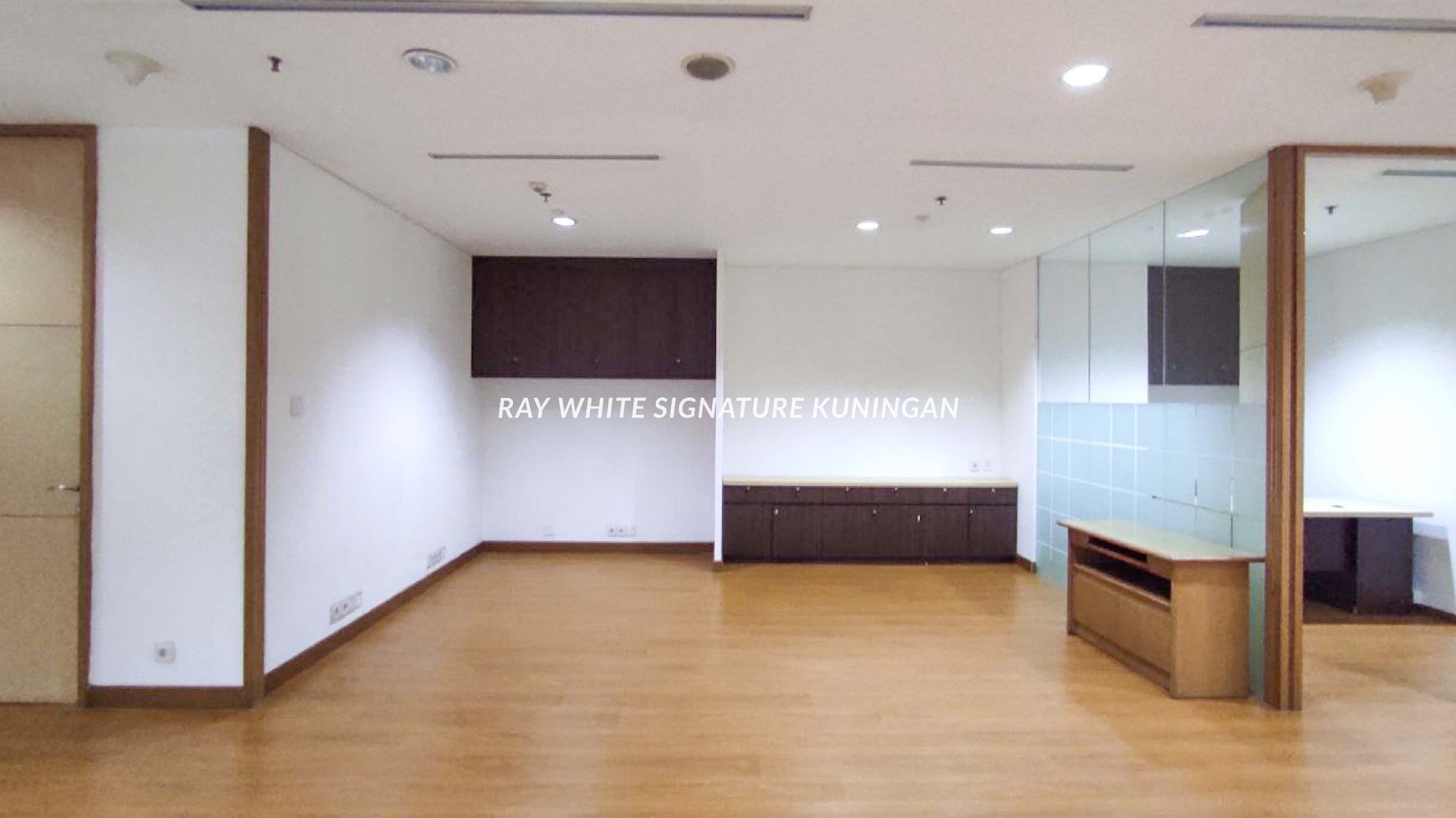 Office Space For Rent Mid Floor New Unit at Menara Sudirman
