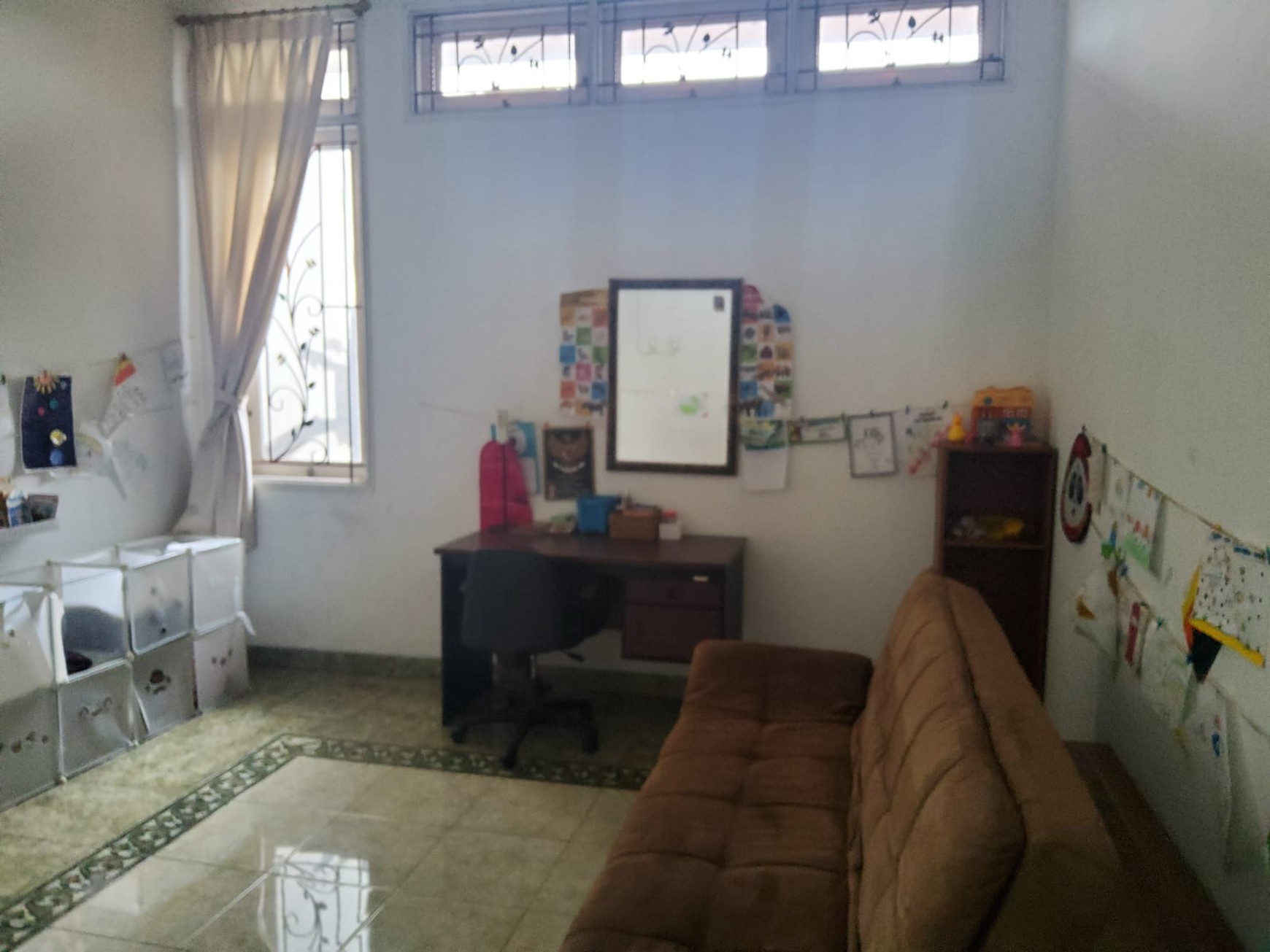 Rumah Nyaman dan Tenang Lokasi Strategis di Tanjung Barat Indah, Jakarta Selatan