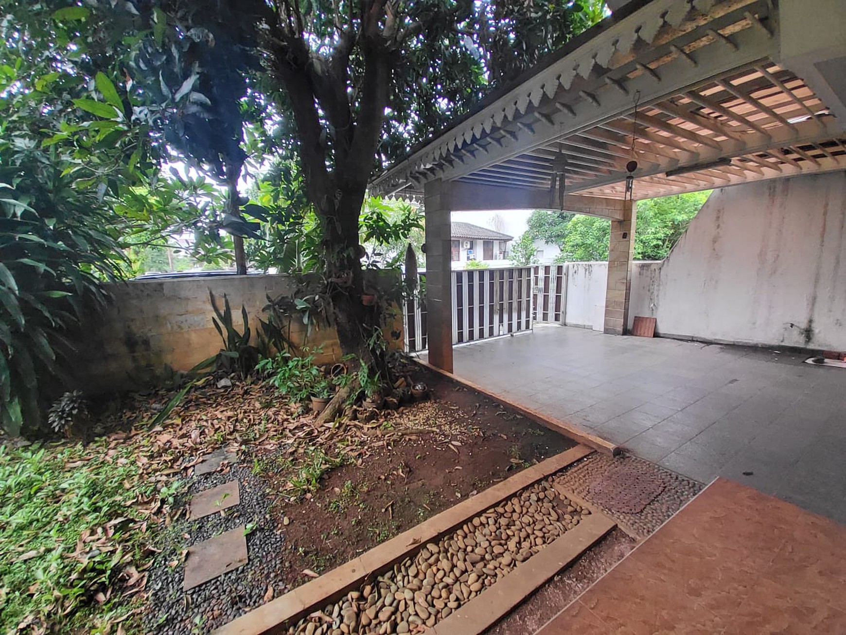 Rumah Nyaman dan Tenang Lokasi Strategis di Tanjung Barat Indah, Jakarta Selatan