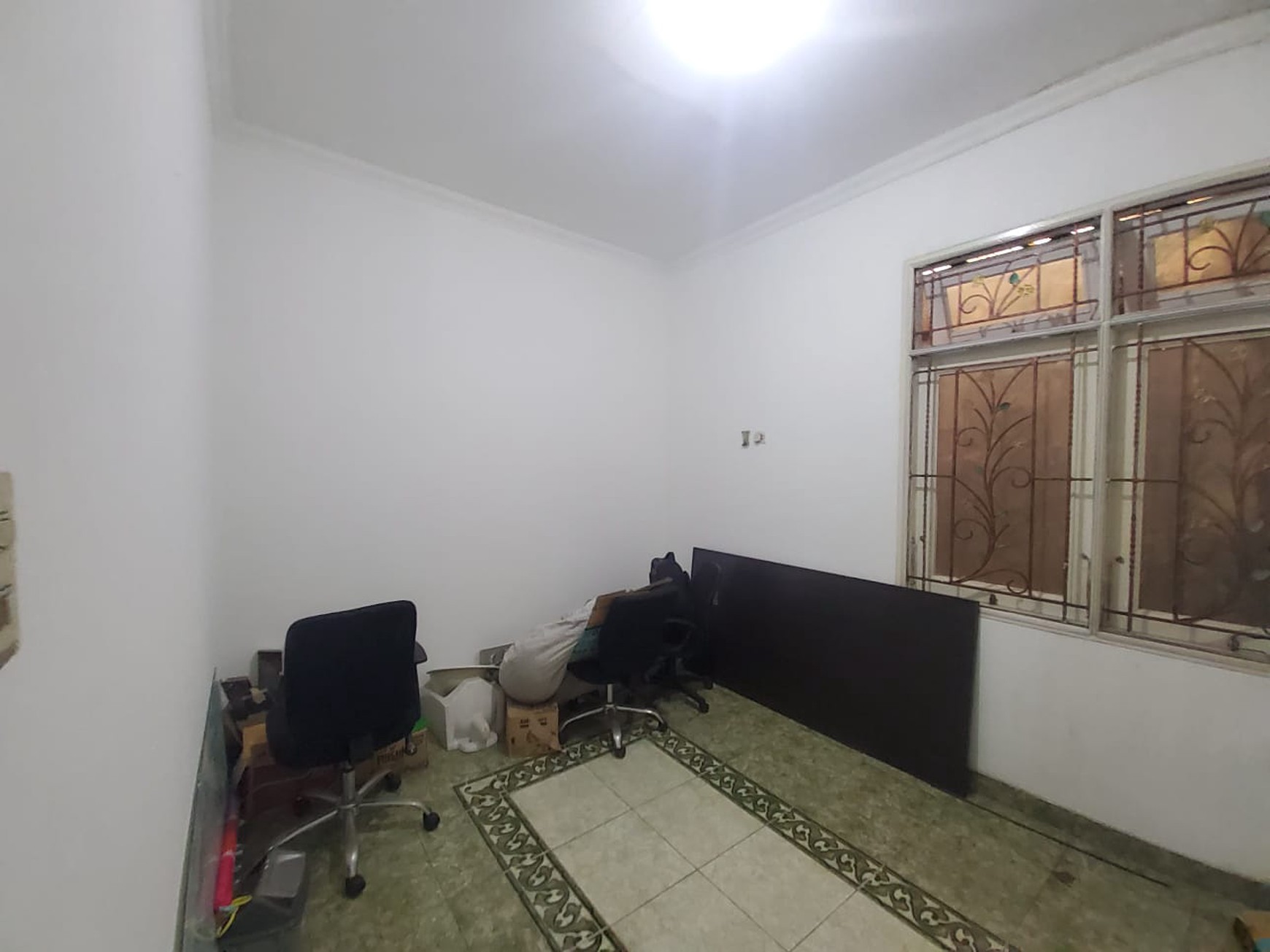 Rumah Nyaman dan Tenang Lokasi Strategis di Tanjung Barat Indah, Jakarta Selatan