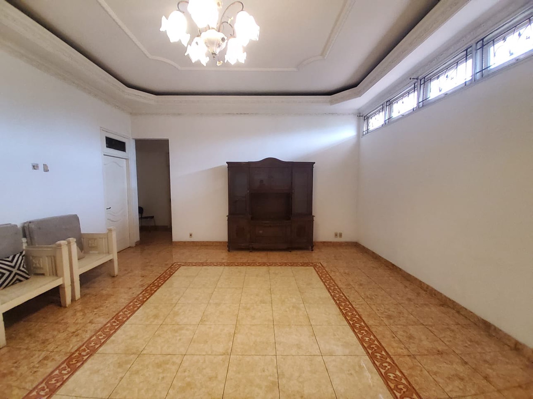 Rumah Nyaman dan Tenang Lokasi Strategis di Tanjung Barat Indah, Jakarta Selatan