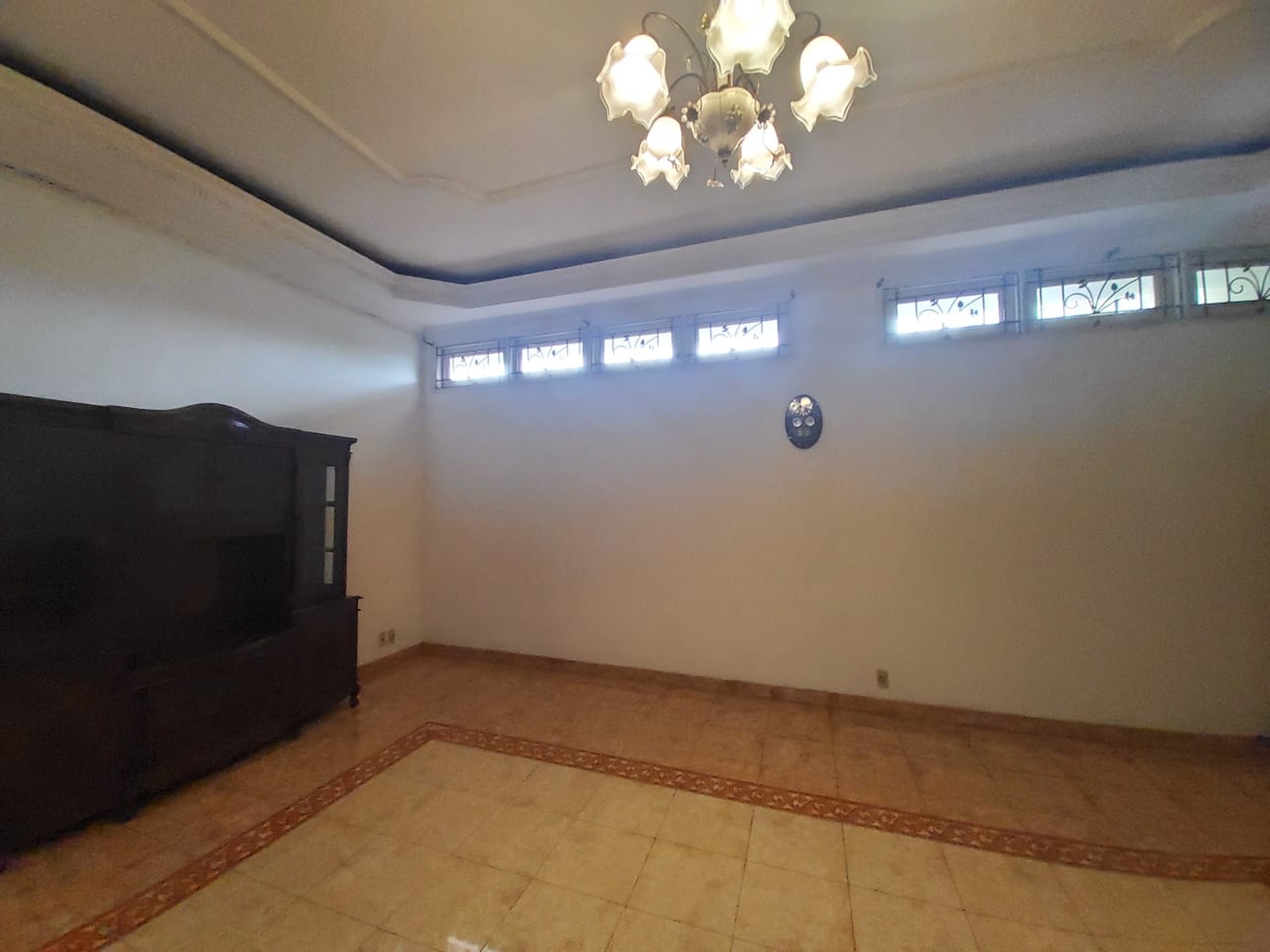 Rumah Nyaman dan Tenang Lokasi Strategis di Tanjung Barat Indah, Jakarta Selatan