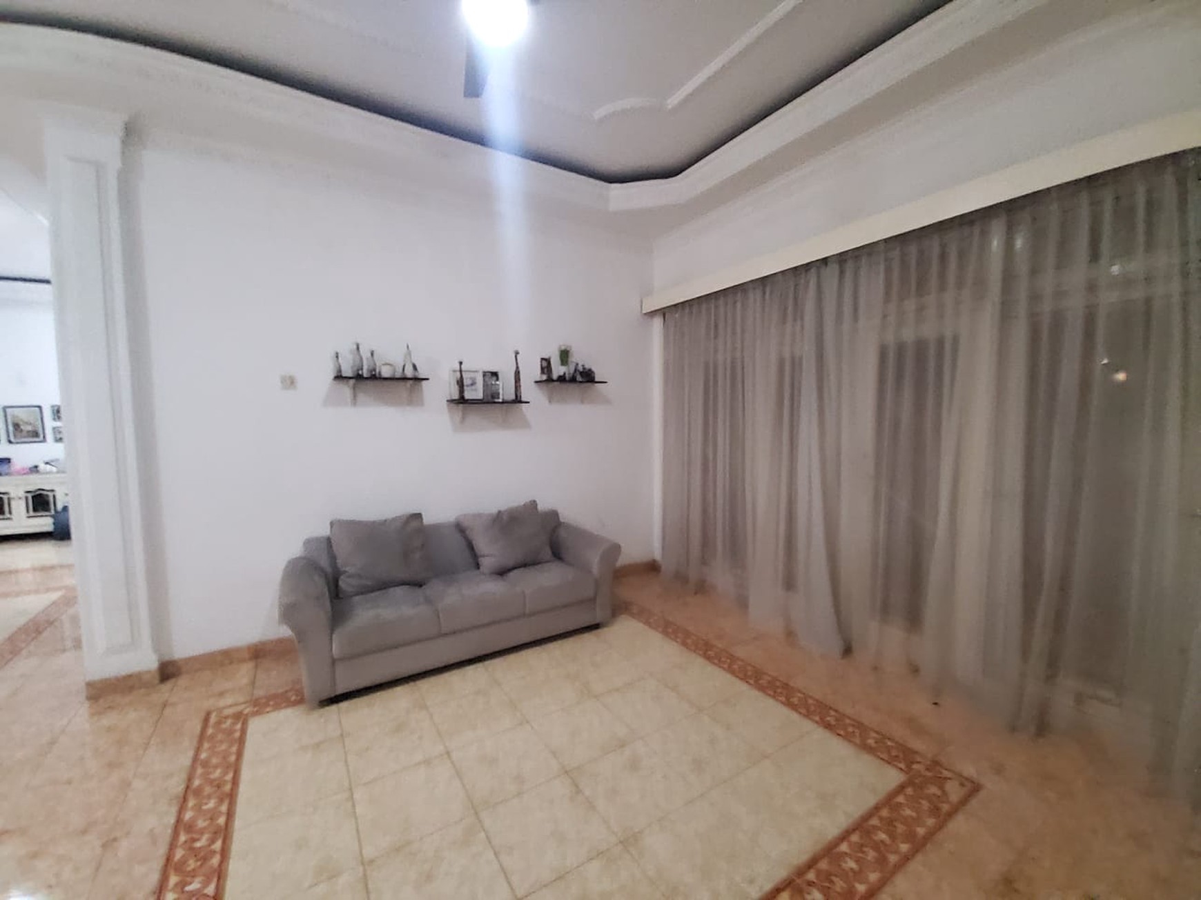 Rumah Nyaman dan Tenang Lokasi Strategis di Tanjung Barat Indah, Jakarta Selatan