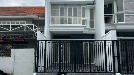  2 Milyaran Dijual Rumah Baru Jemursari Selatan - Surabaya Dekat Raya Jemursari, Ubaya Tenggilis Mejoyo, Uk Petra Siwalankerto