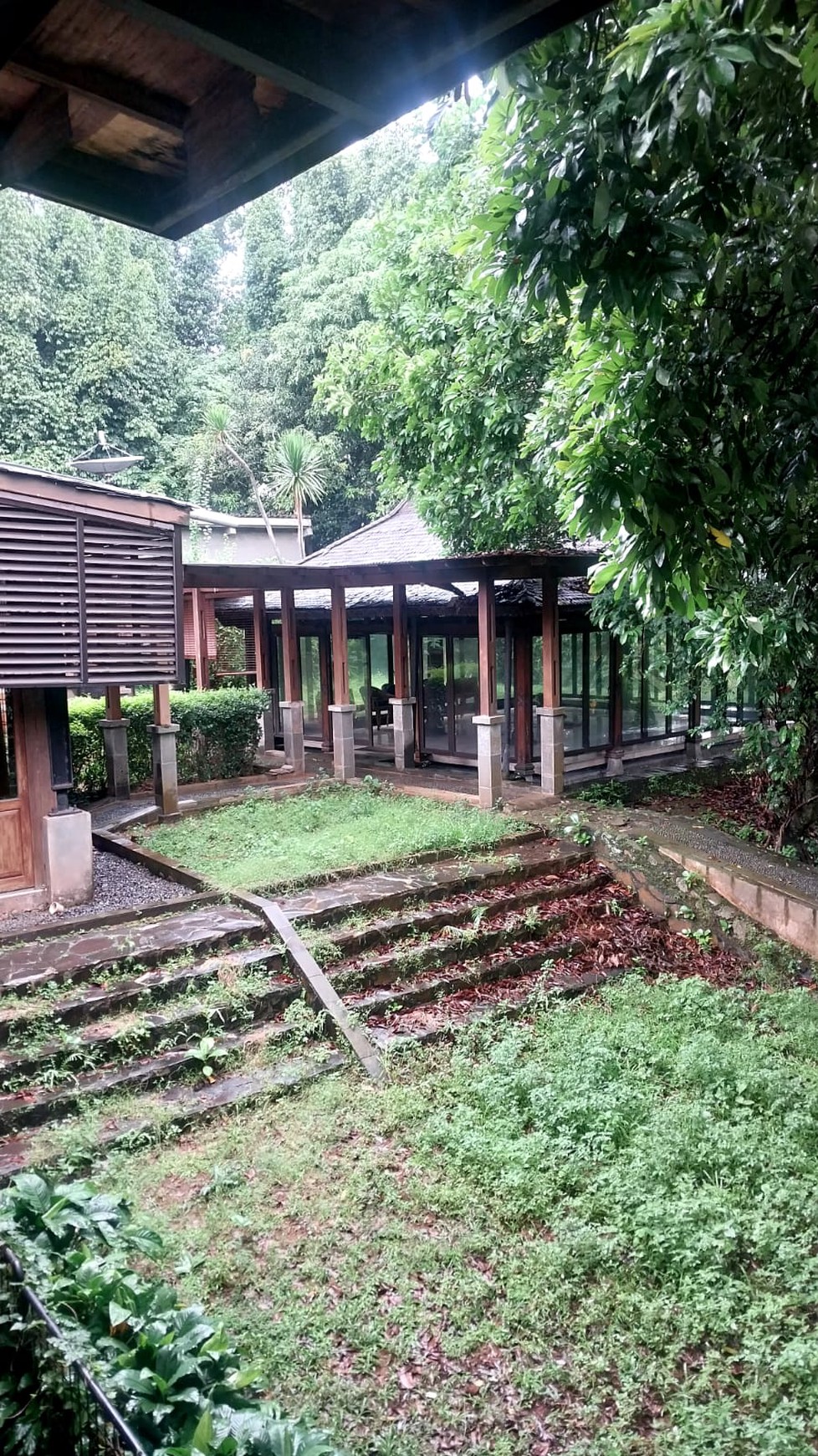 Dijual Rumah Antik Yang Nyaman Bernuansa Jawa Dengan Halaman Yang Super Luas di Jagakarsa, Jaksel