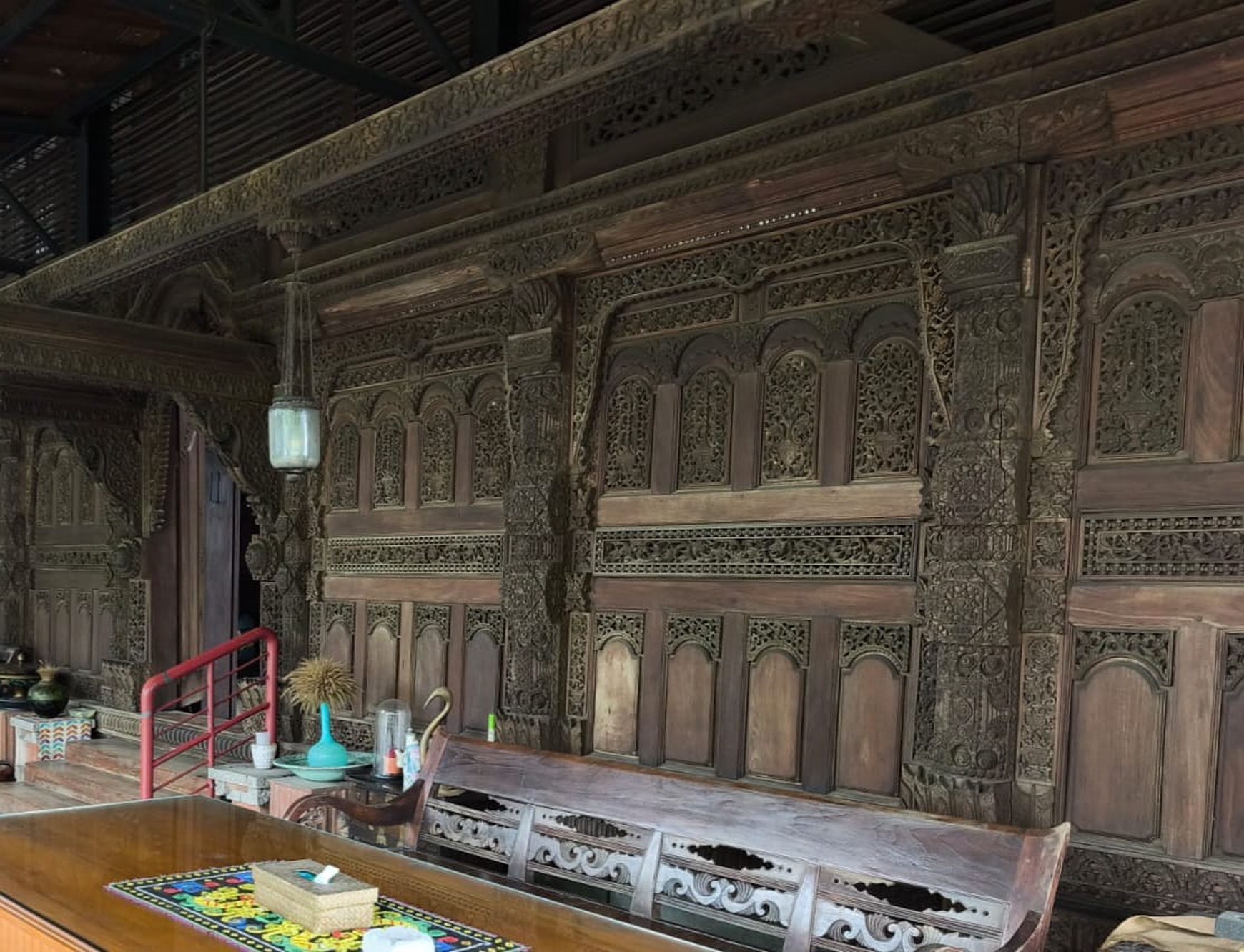 Dijual Rumah Antik Yang Nyaman Bernuansa Jawa Dengan Halaman Yang Super Luas di Jagakarsa, Jaksel