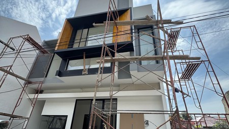 Dijual Rumah Baru Gress di Ketintang, Surabaya - 3 Kamar Tidur, 3 Kamar Mandi, Harga 1.6M NEGO!