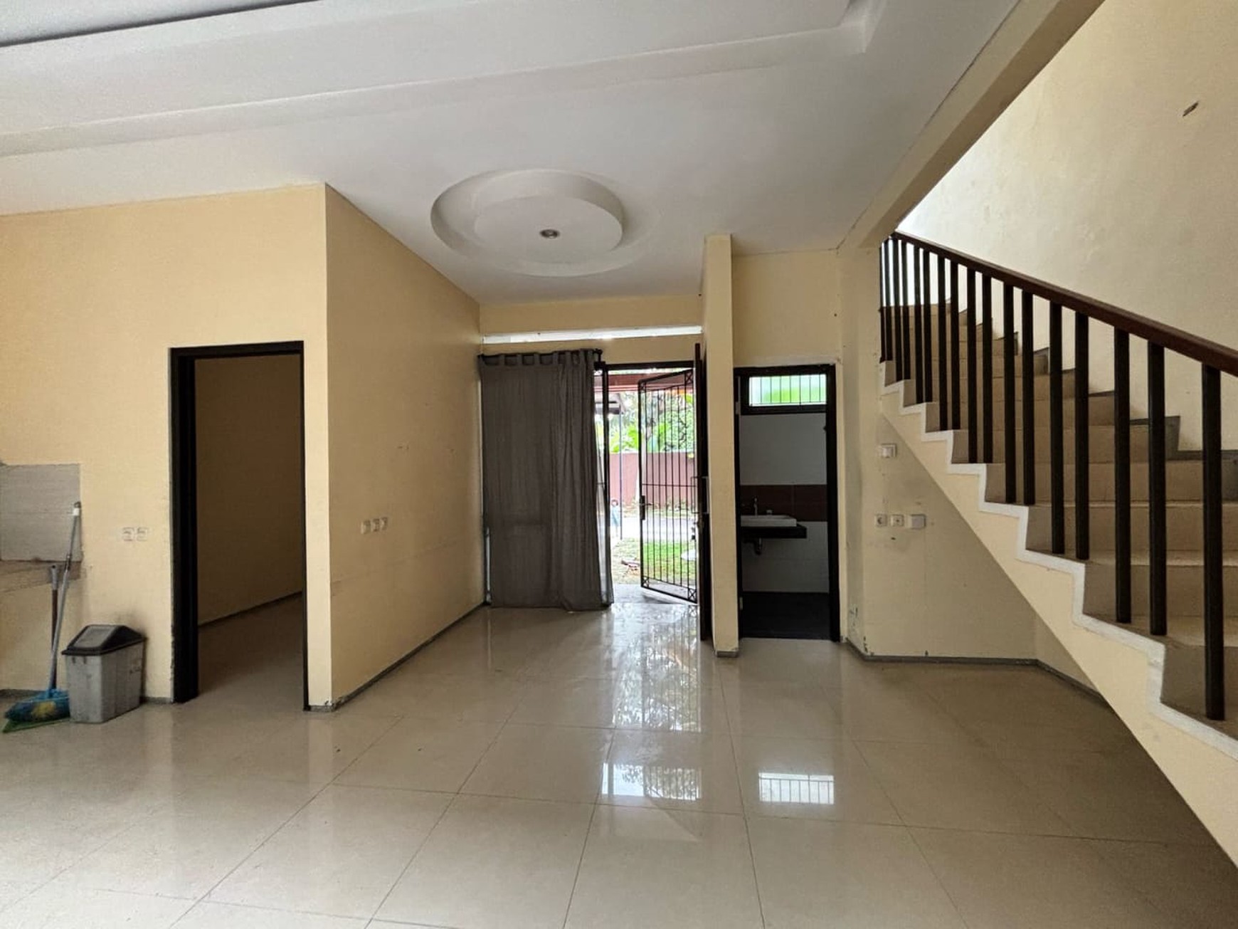 Dijual Cepat!! Rumah Cantik 2 Lantai dengan Desain Modern SHM @Serpong
