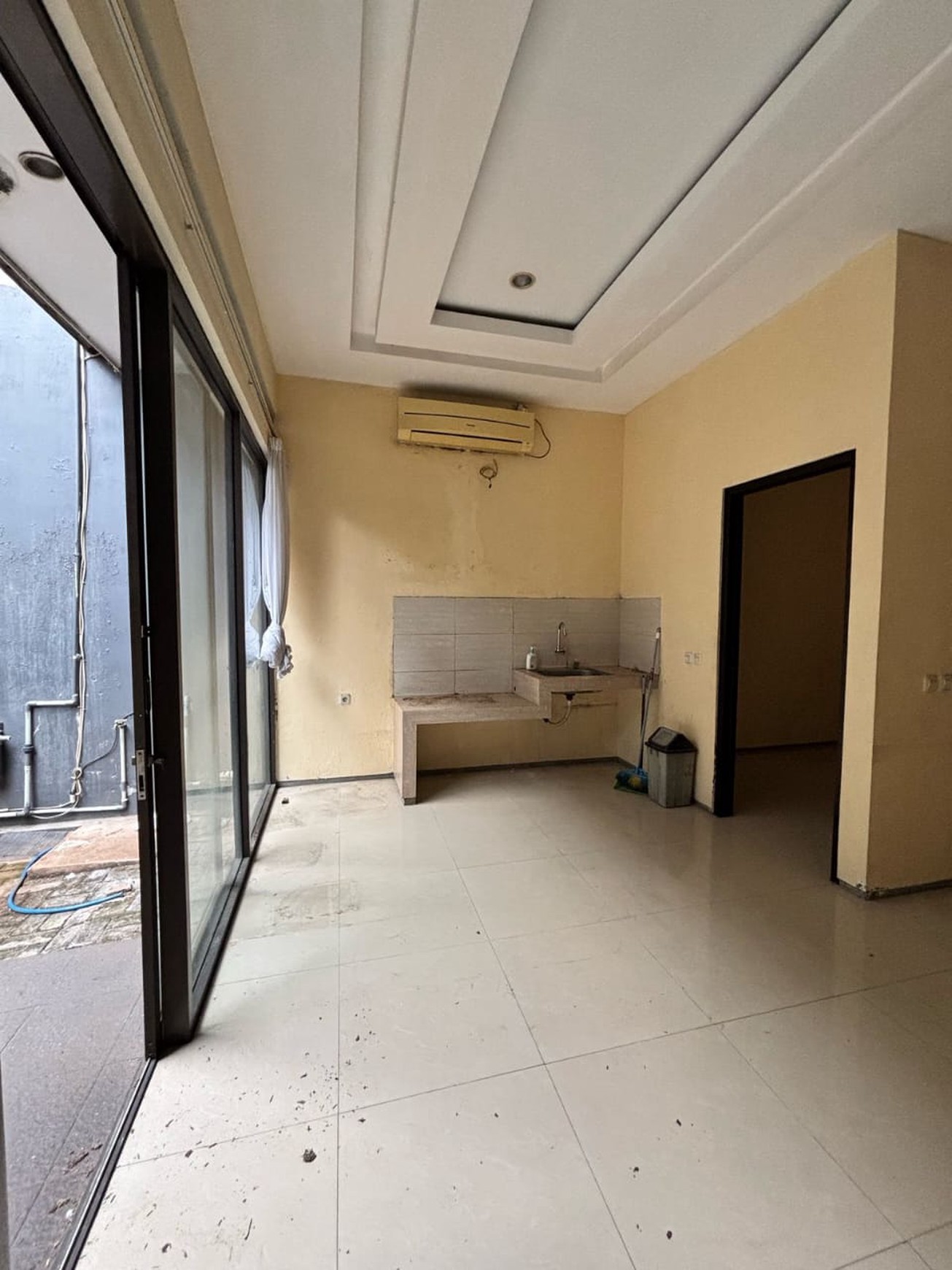 Dijual Cepat!! Rumah Cantik 2 Lantai dengan Desain Modern SHM @Serpong