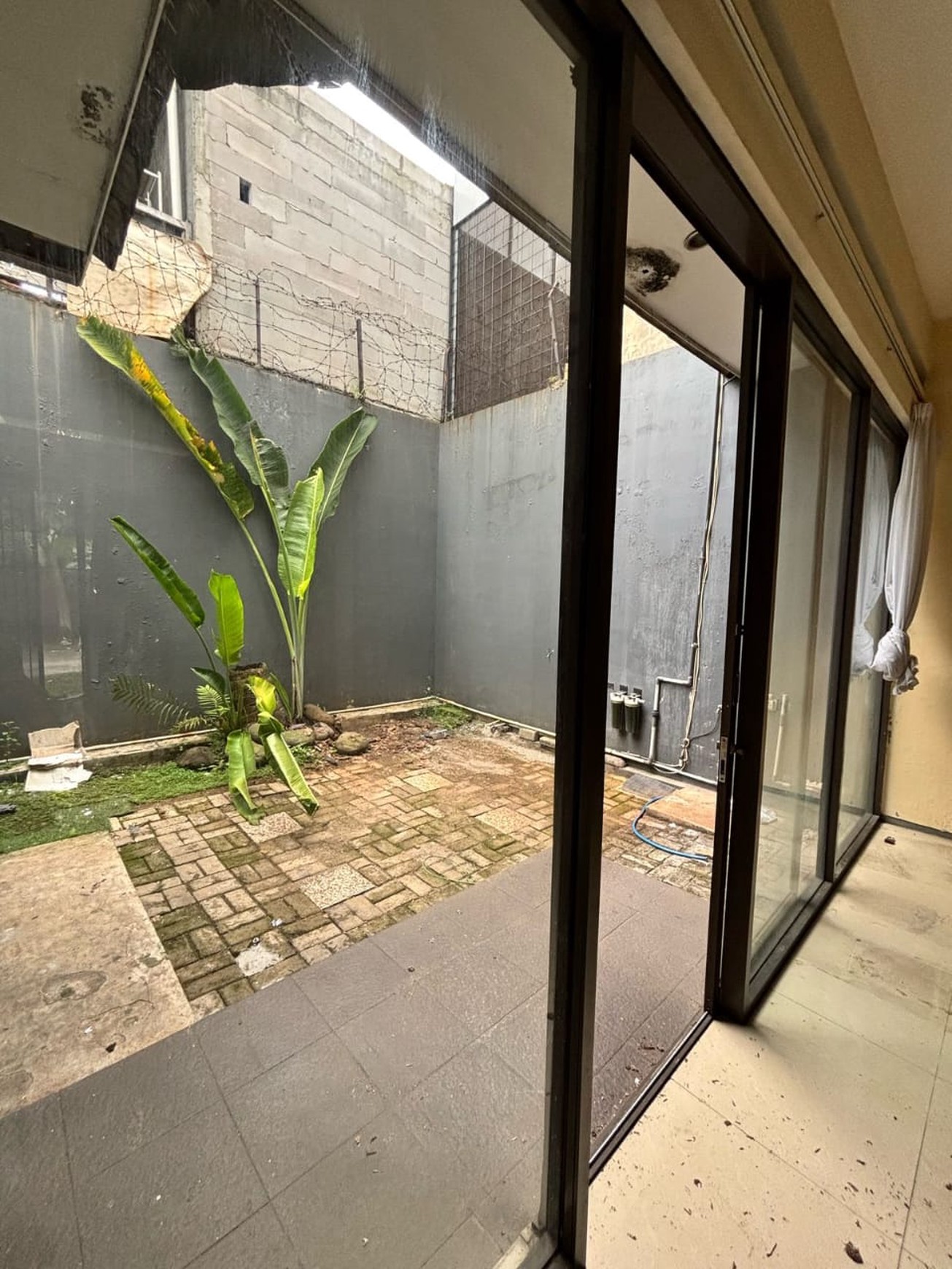 Dijual Cepat!! Rumah Cantik 2 Lantai dengan Desain Modern SHM @Serpong