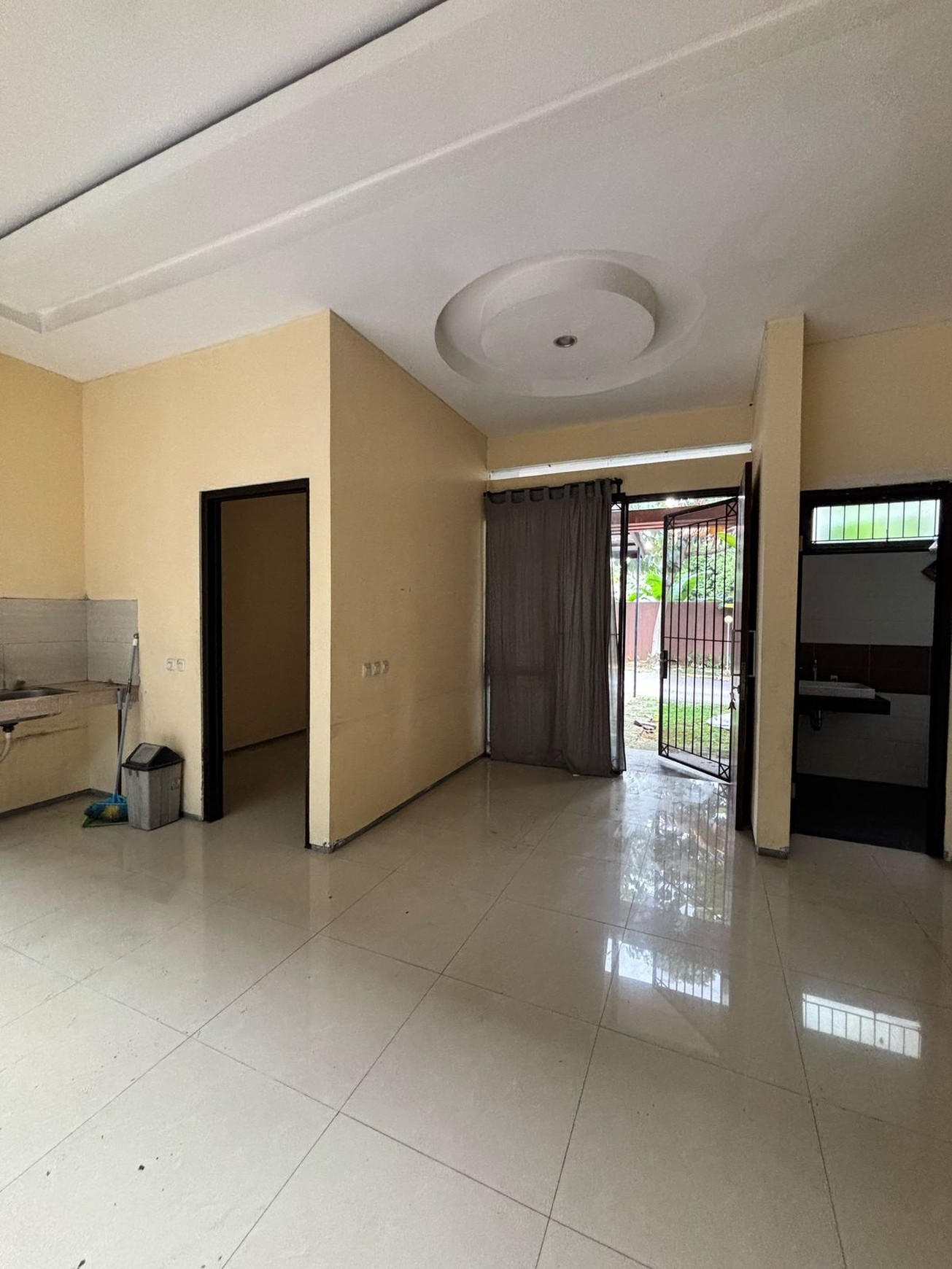 Dijual Cepat!! Rumah Cantik 2 Lantai dengan Desain Modern SHM @Serpong
