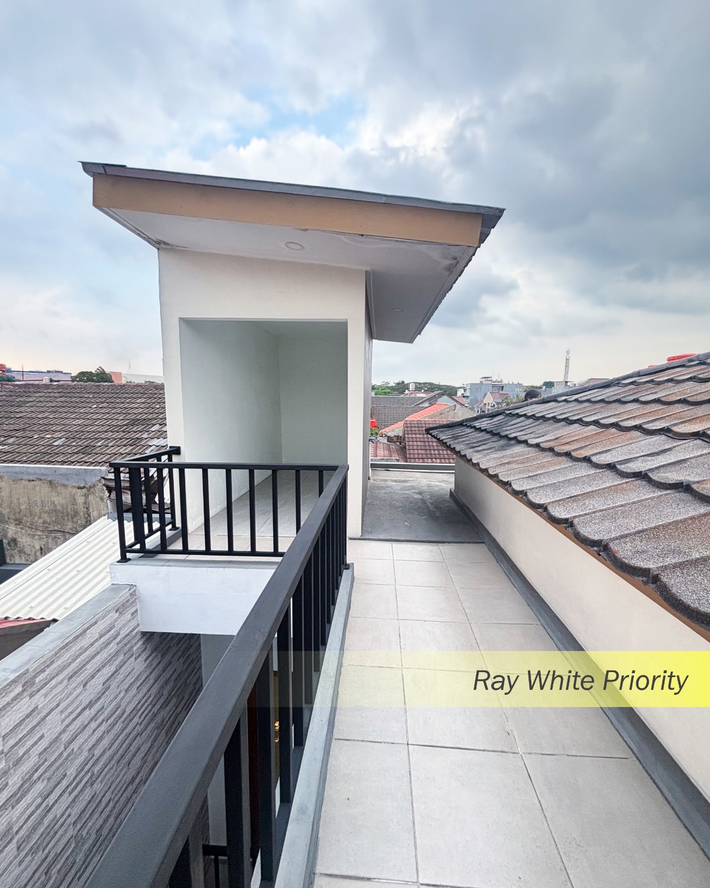 BRAND NEW MINIMALIS MODERN SIAP HUNI 2,5 LANTAI DI BINTARO - TANGERANG SELATAN