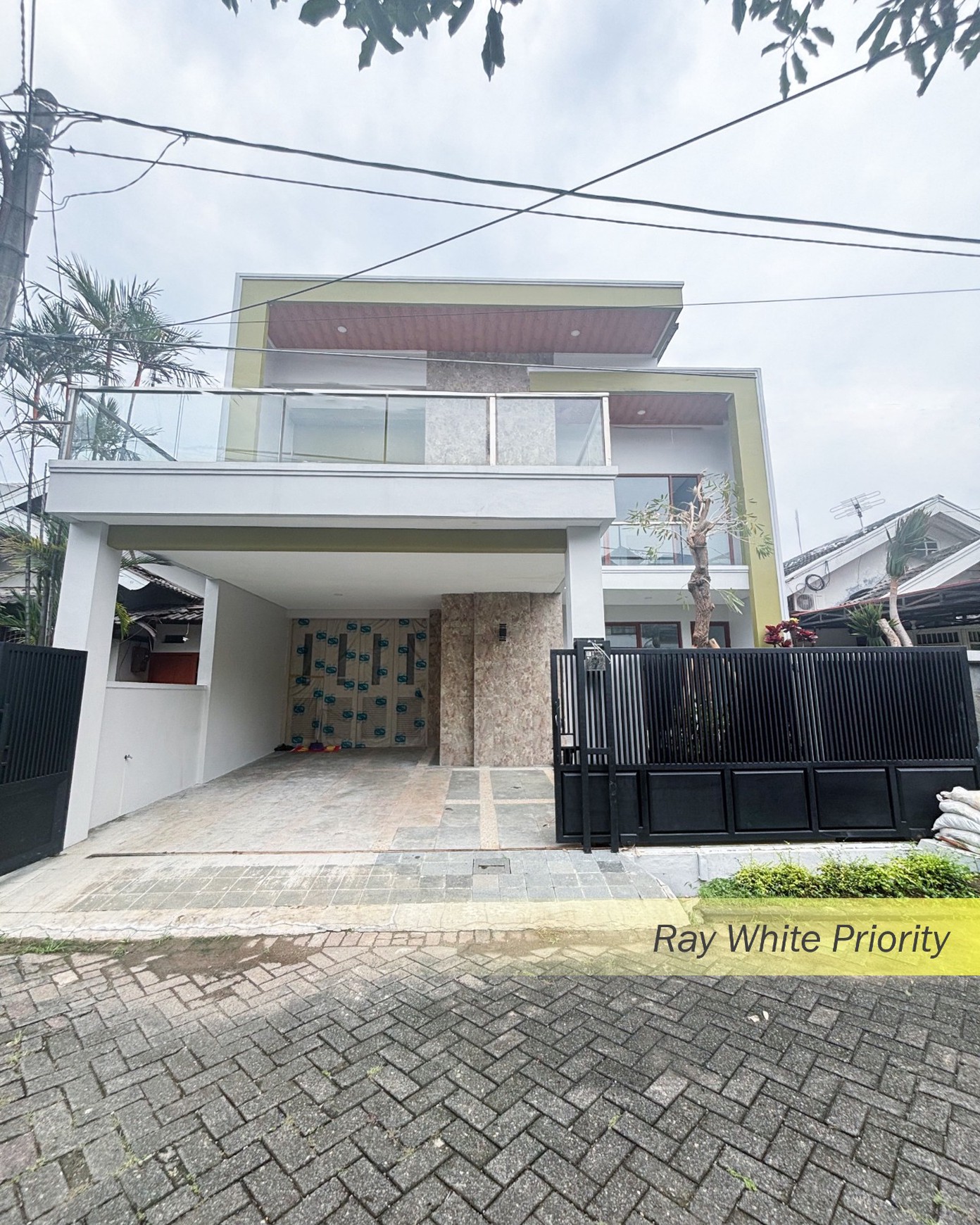 BRAND NEW MINIMALIS MODERN SIAP HUNI 2,5 LANTAI DI BINTARO - TANGERANG SELATAN