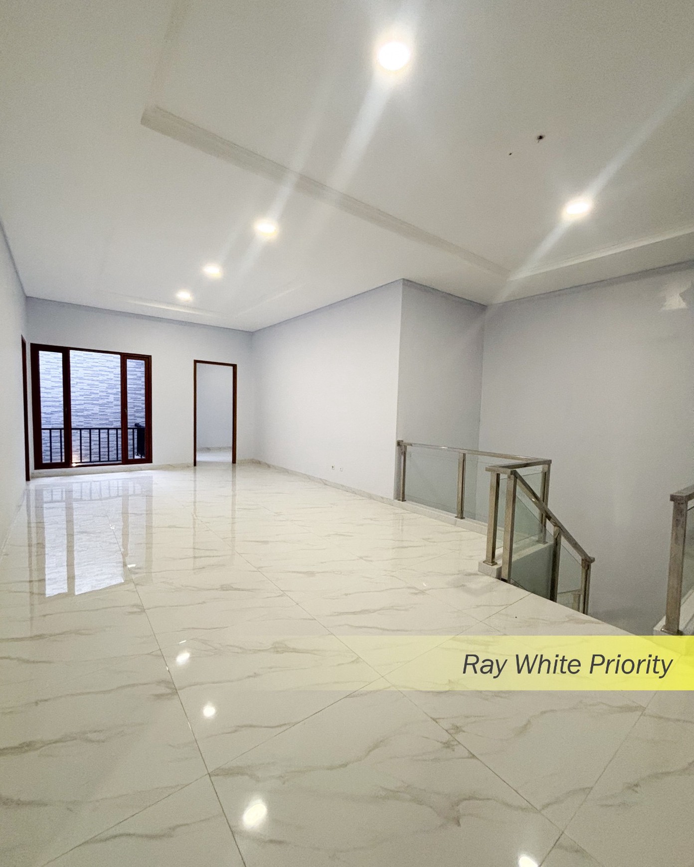 BRAND NEW MINIMALIS MODERN SIAP HUNI 2,5 LANTAI DI BINTARO - TANGERANG SELATAN