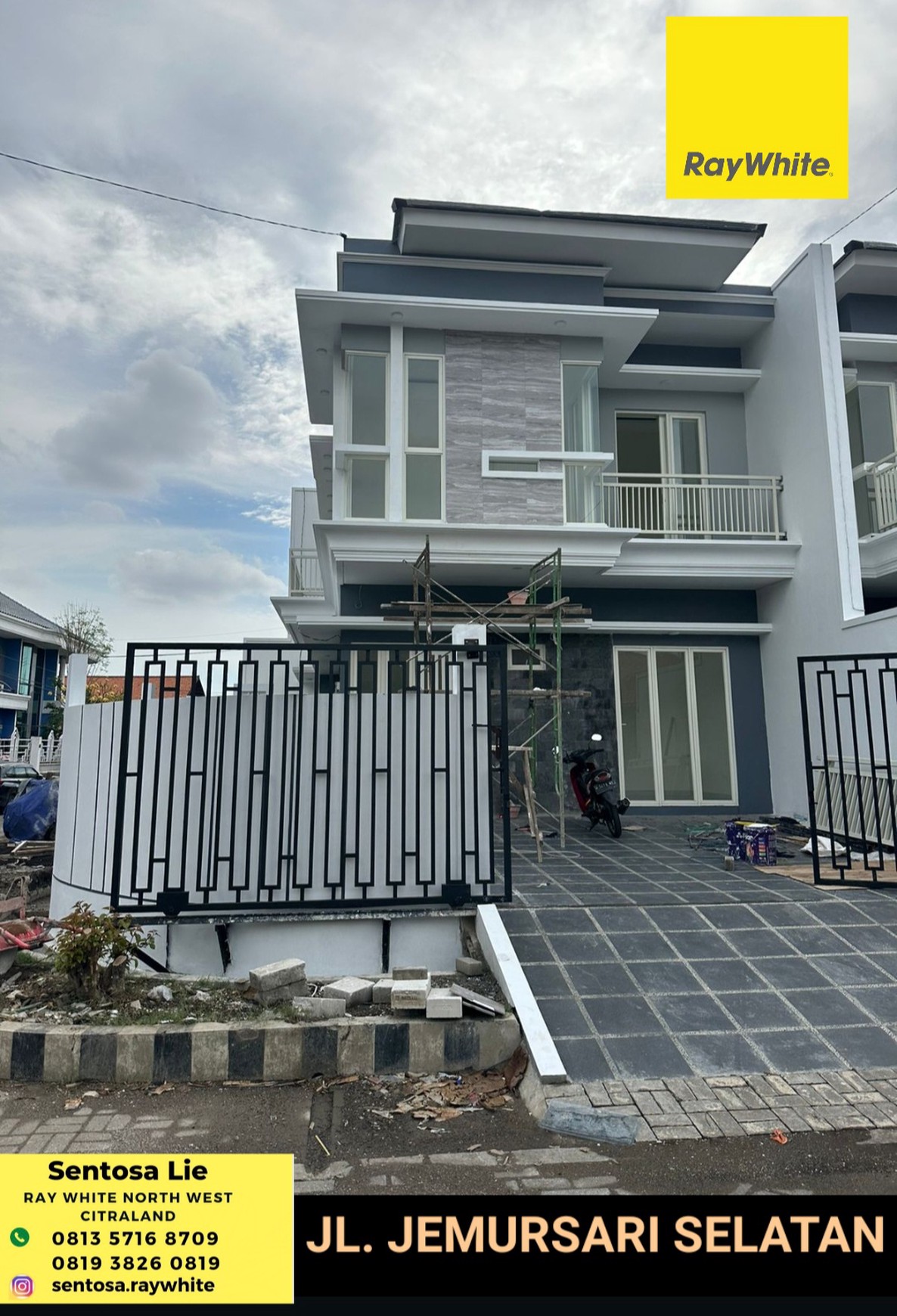 Dijual Rumah Baru Jemursari Selatan  - Modern 2 Lantai Hook Luas 135 m2 - Surabaya Dekat Raya Jemursari, Ubaya Tenggilis Mejoyo, Uk Petra Siwalankerto