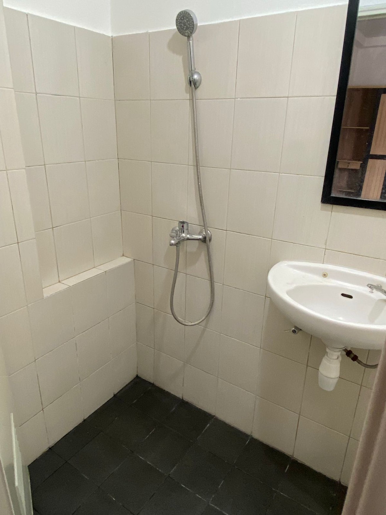 Di Jual Kost2an di Jl Gotong Royong, dkt stasiun MRT Blok A Gandaria Utara, Kebayoran Baru Jakarta Selatan