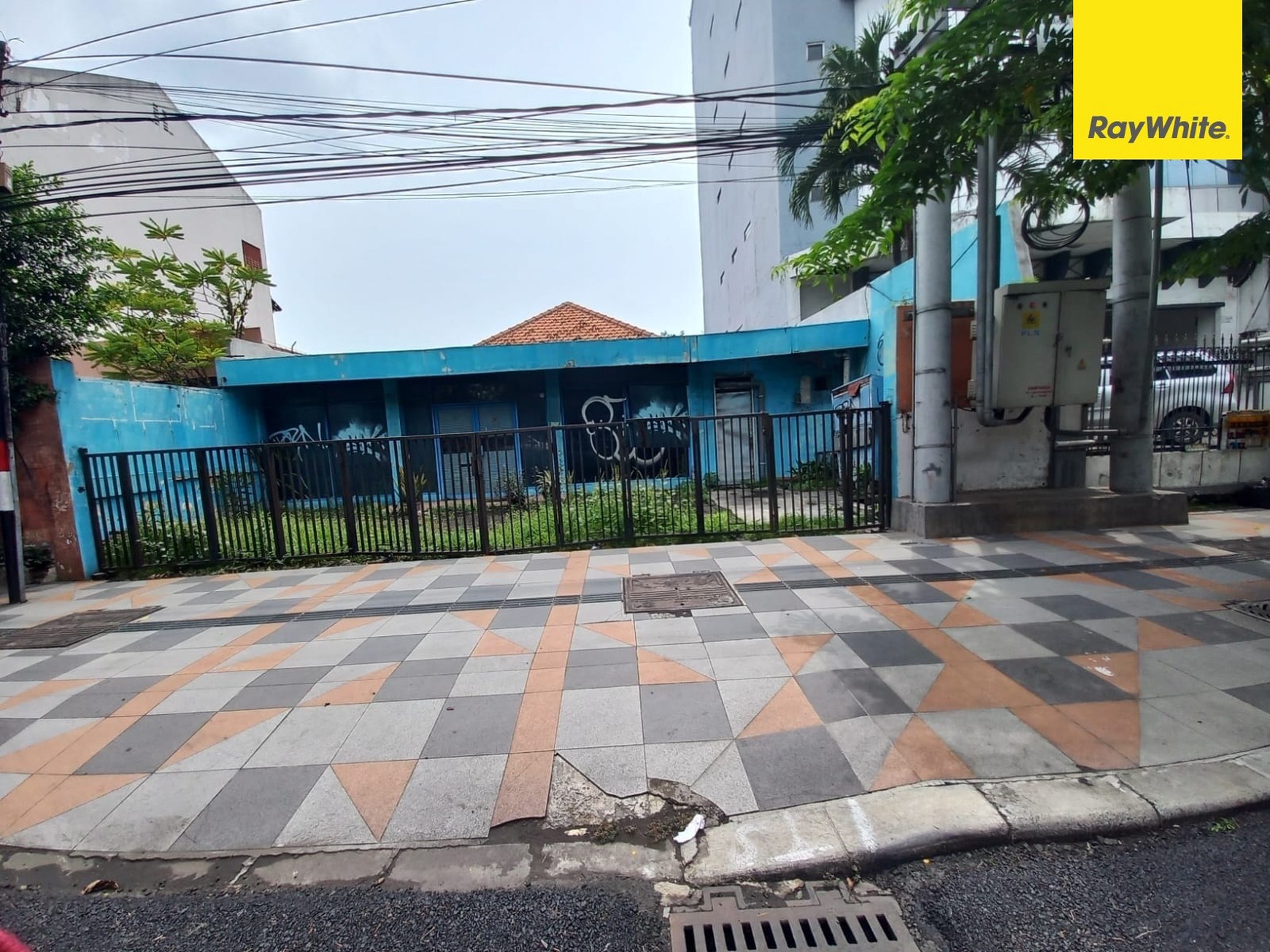 Dijual Rumah Strategis di Nol Jalan Perak Timur Surabaya