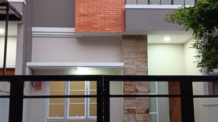 Rumah 2 Lantai Siap Huni dengan Hunian Nyaman dan Asri @Depok